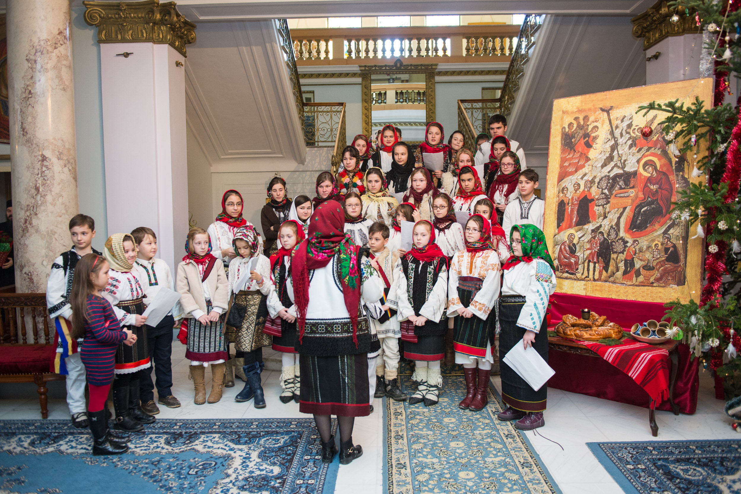 Colindători la Reședința Mitropolitană - Corul de copii Sfântul Ioan cel Nou de la Suceava
