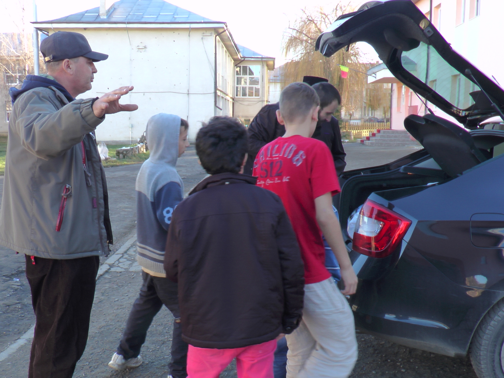 Daruri din partea Arhiepiscopiei Sucevei pentru copiii Centrului de plasament Solca