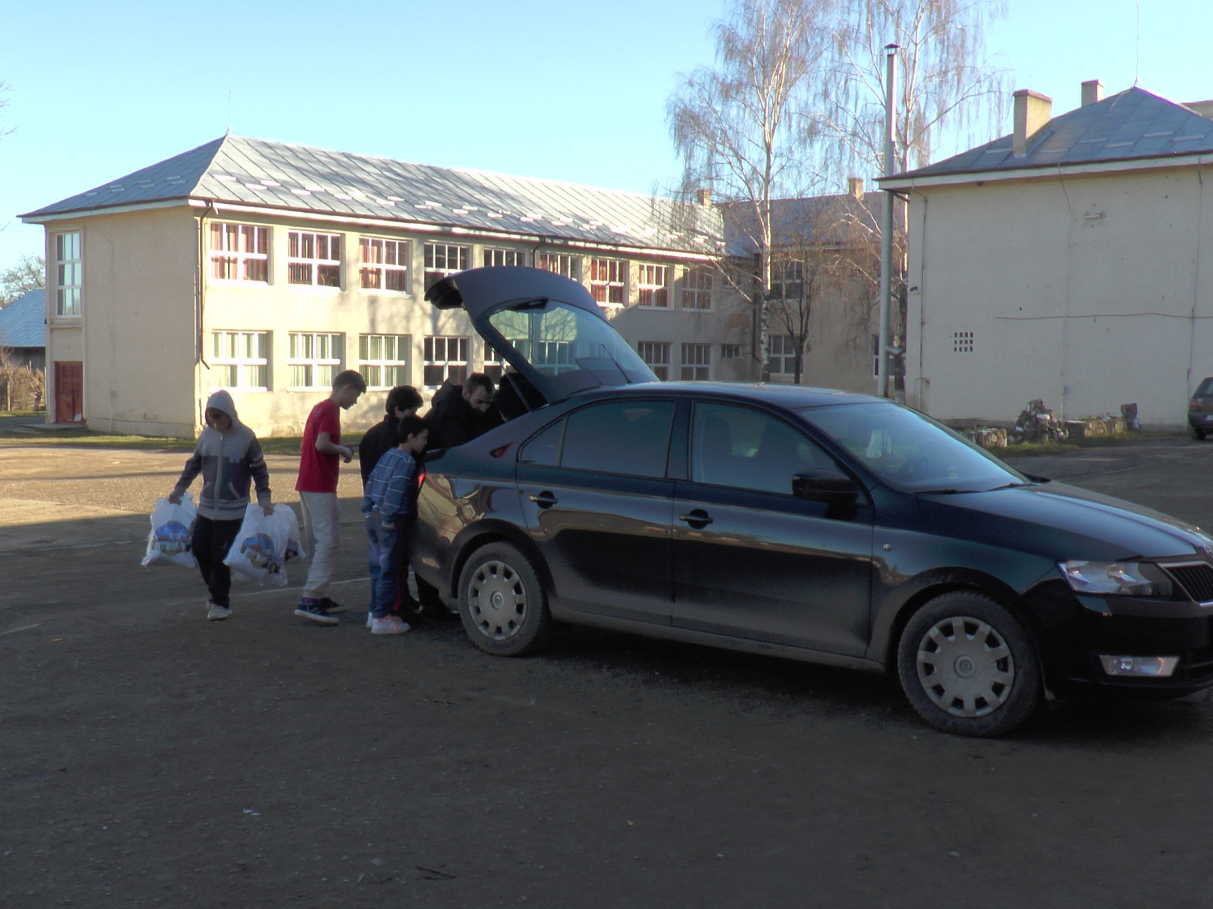 Daruri din partea Arhiepiscopiei Sucevei pentru copiii Centrului de plasament Solca
