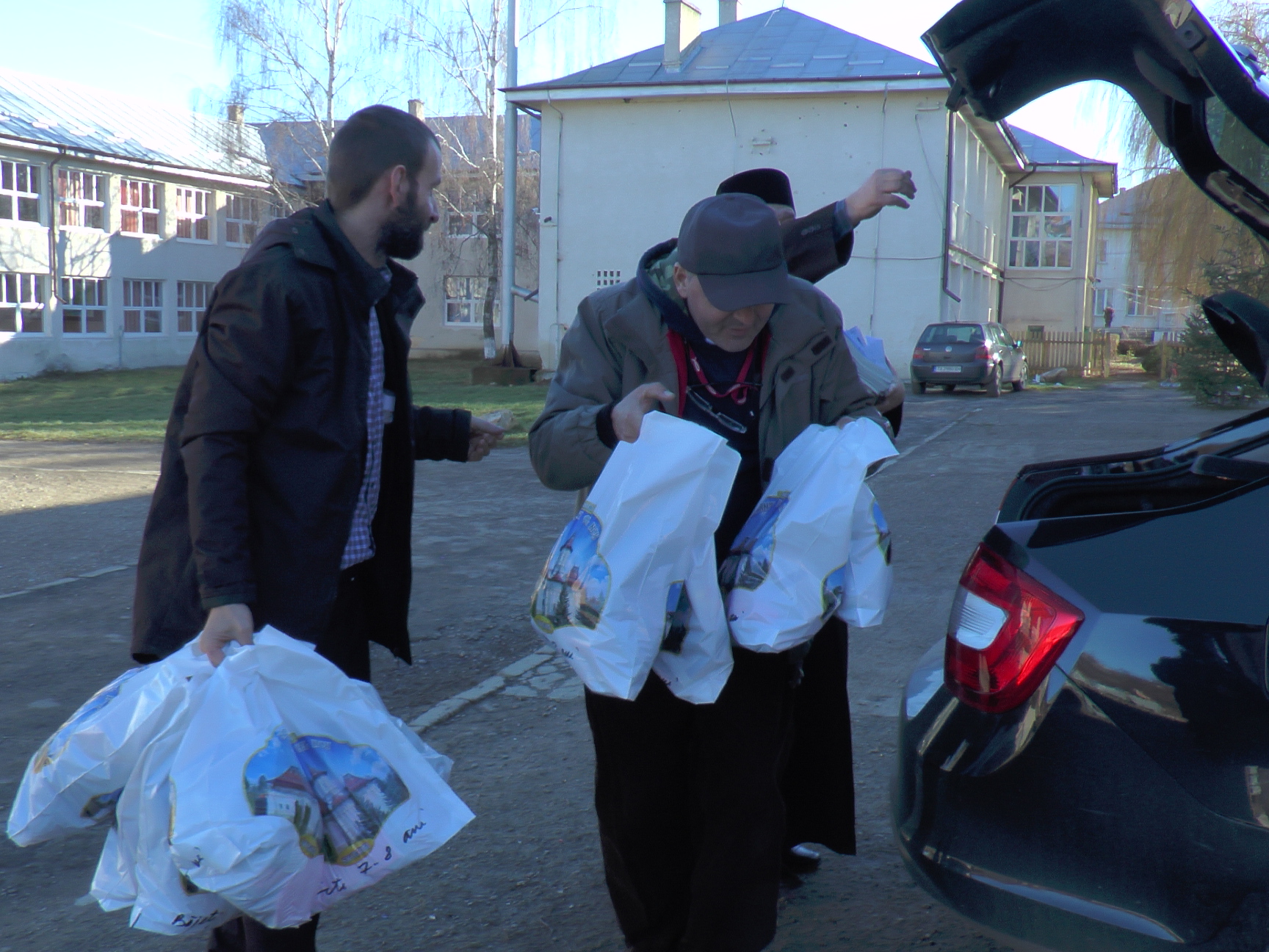 Daruri din partea Arhiepiscopiei Sucevei pentru copiii Centrului de plasament Solca