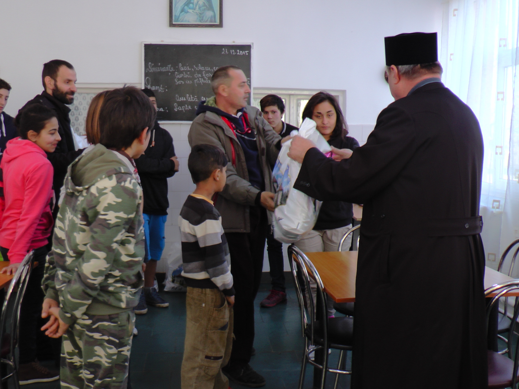 Daruri din partea Arhiepiscopiei Sucevei pentru copiii Centrului de plasament Solca