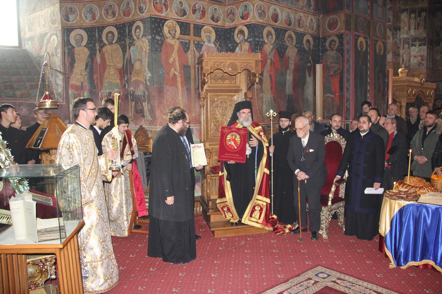 Academicianul Constantin Bălăceanu-Stolnici, decorat de IPS Ioachim Academicianul Constantin Bălăceanu-Stolnici, decorat de IPS Ioachim