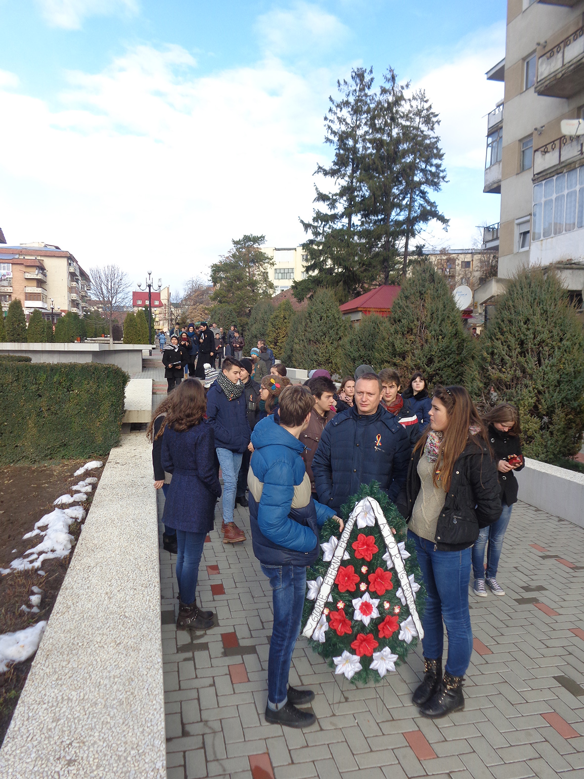 Tinerii din Târgu Frumos au sărbătorit 1 Decembrie alături de membrii ATOR Paşcani