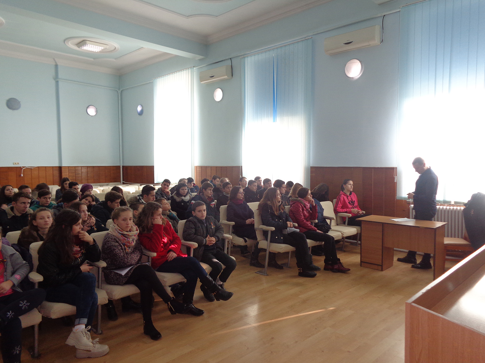 Tinerii din Târgu Frumos au sărbătorit 1 Decembrie alături de membrii ATOR Paşcani