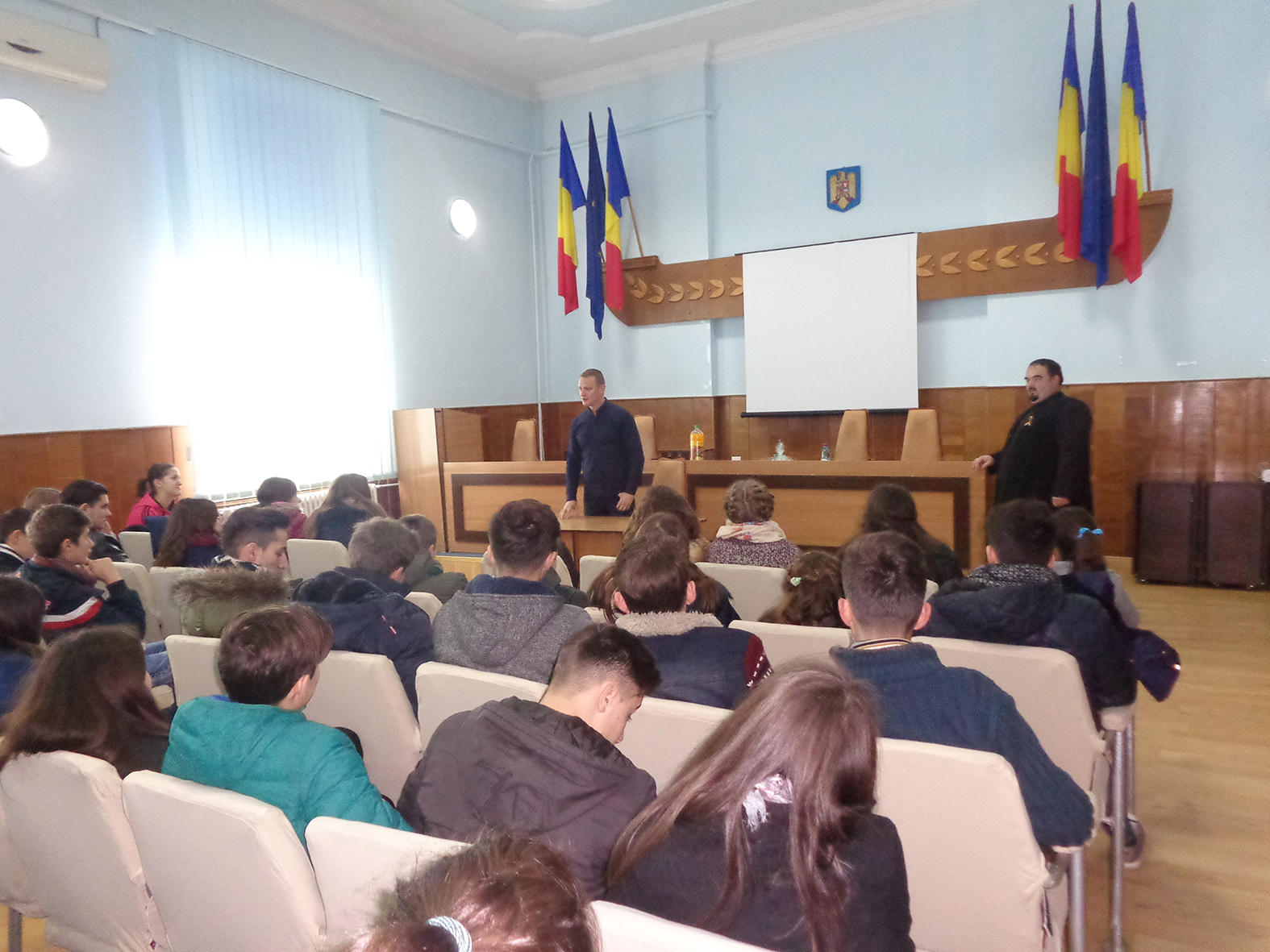 Tinerii din Târgu Frumos au sărbătorit 1 Decembrie alături de membrii ATOR Paşcani