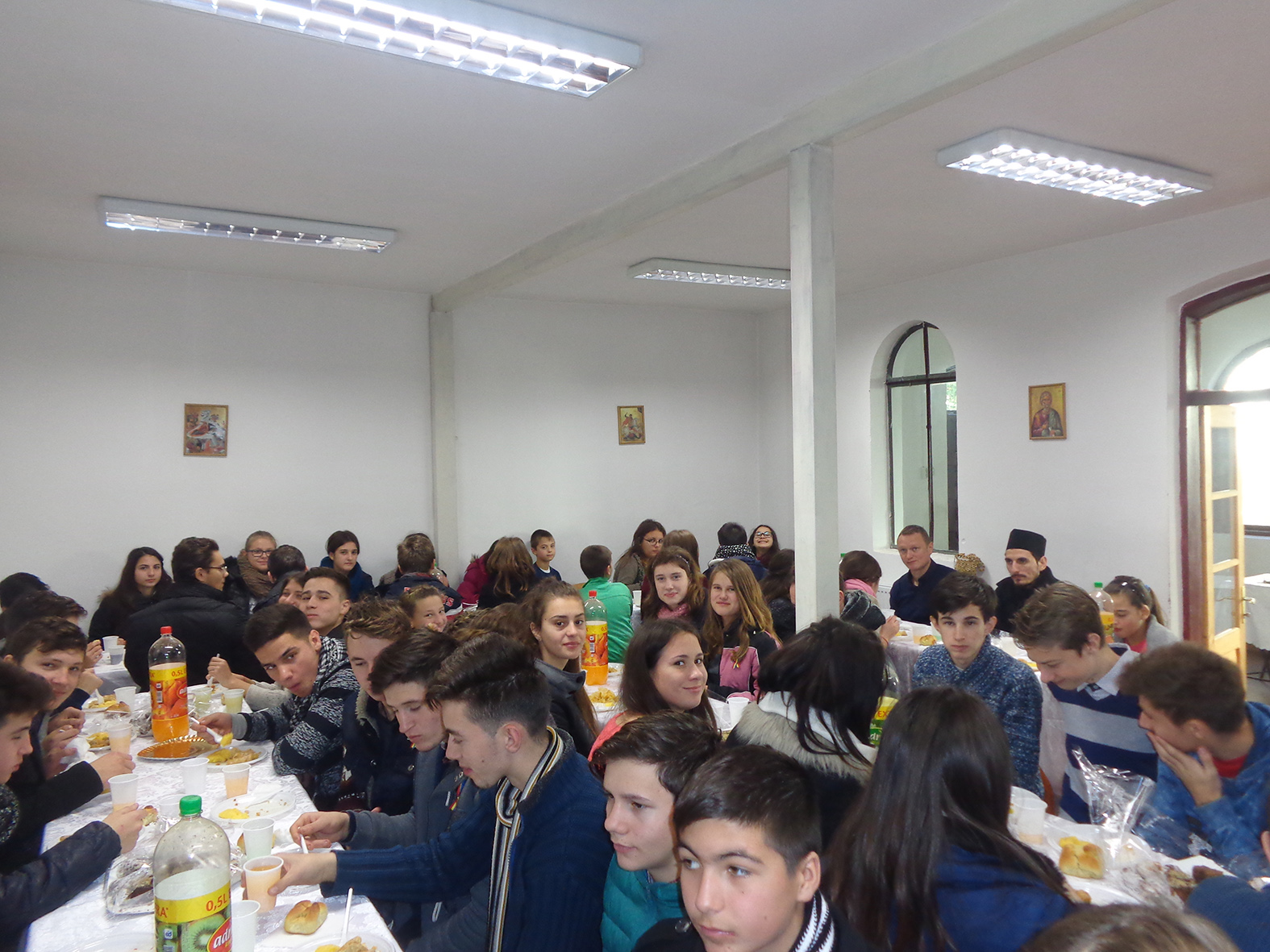 Tinerii din Târgu Frumos au sărbătorit 1 Decembrie alături de membrii ATOR Paşcani