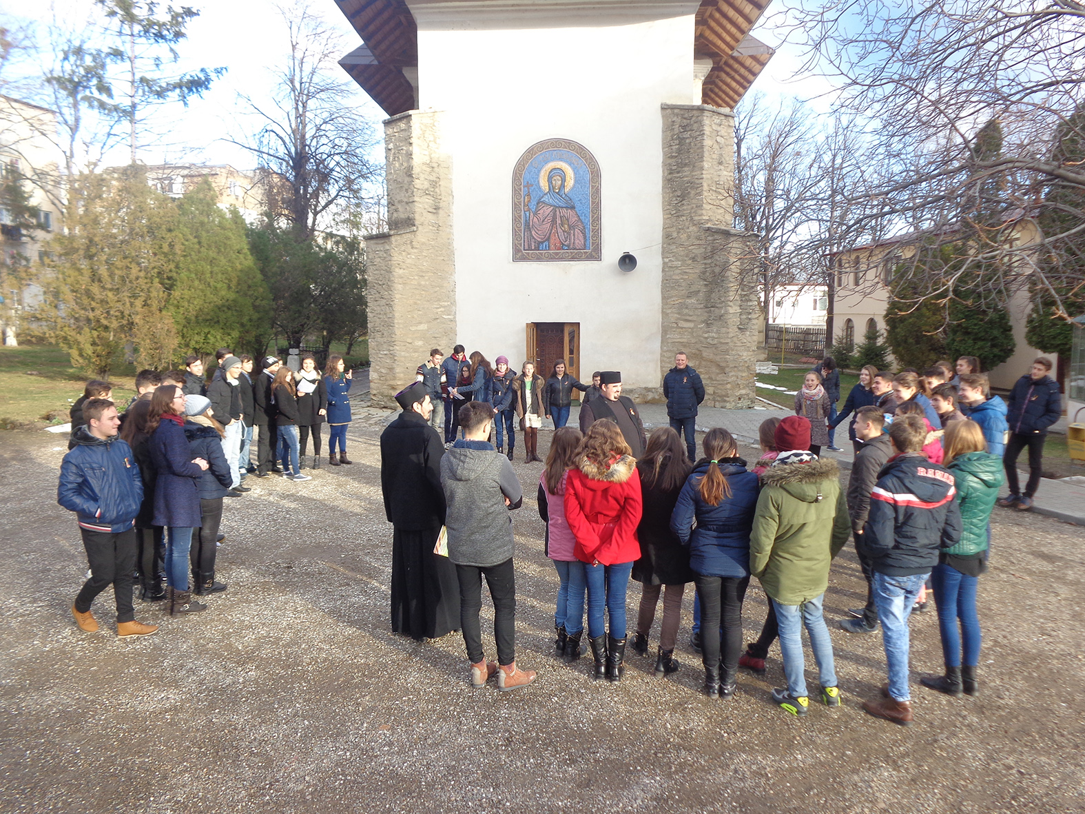 Tinerii din Târgu Frumos au sărbătorit 1 Decembrie alături de membrii ATOR Paşcani