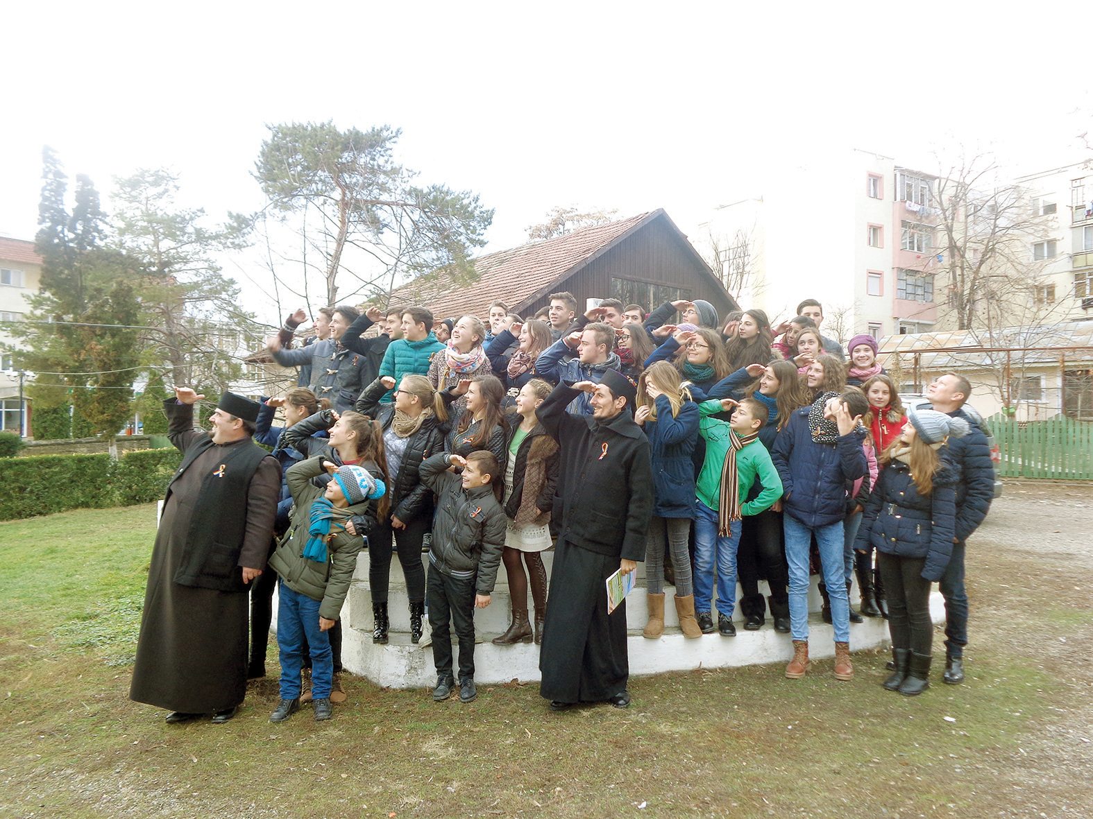 Tinerii din Târgu Frumos au sărbătorit 1 Decembrie alături de membrii ATOR Paşcani