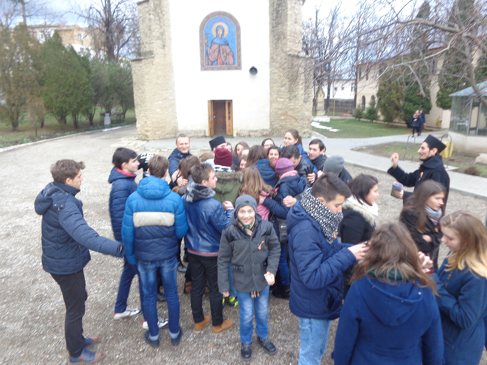 Tinerii din Târgu Frumos au sărbătorit 1 Decembrie alături de membrii ATOR Paşcani