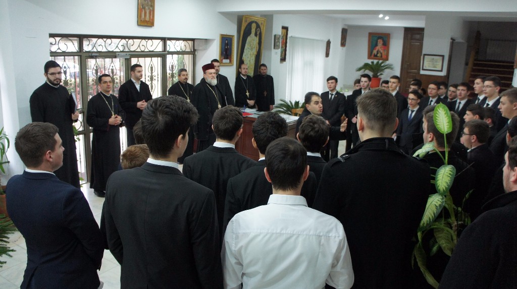 Elevii merituoși ai Eparhiei Sloboziei au fost răsplătiți cu burse