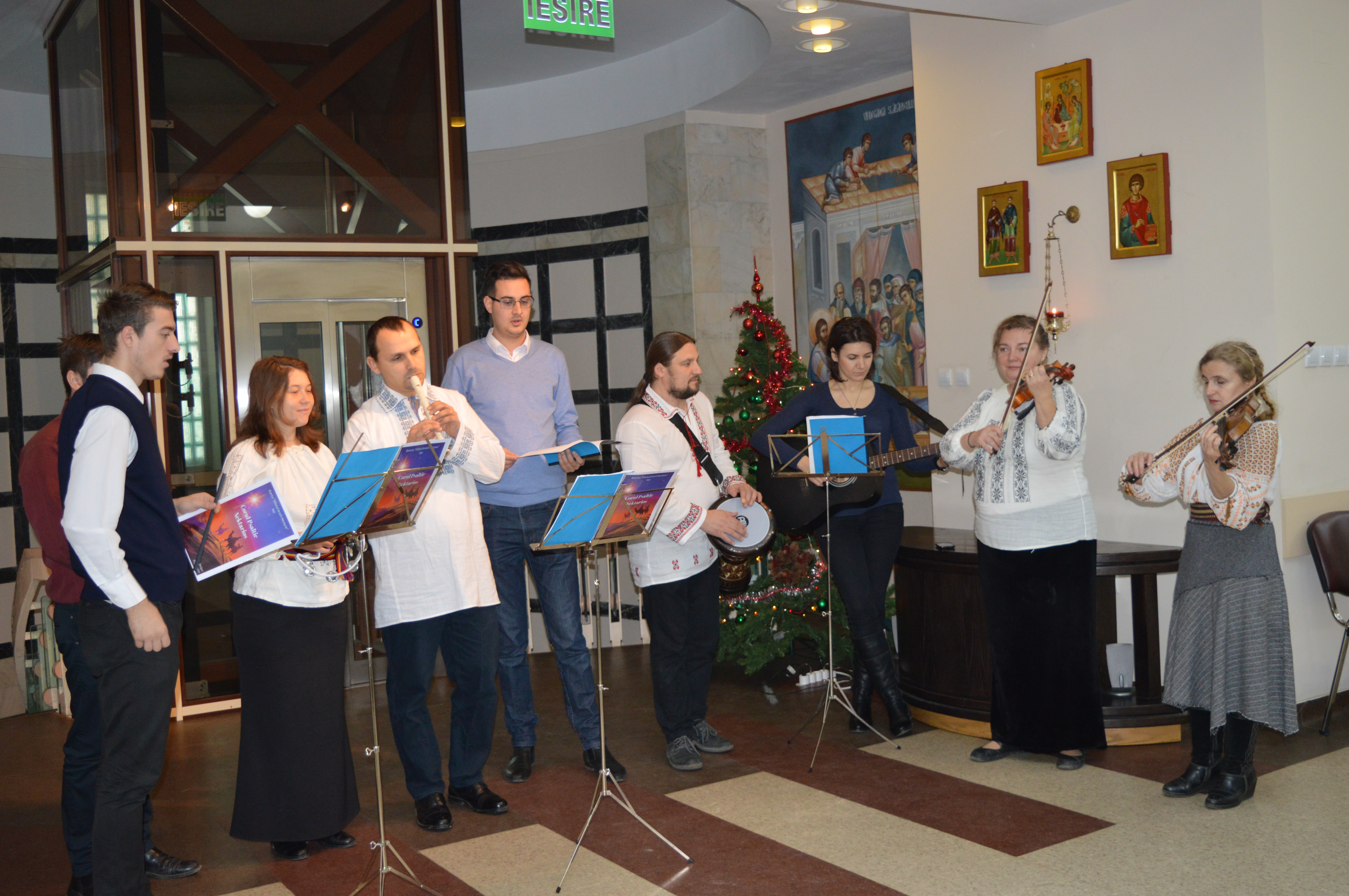 Colindători la Policlinica Providența