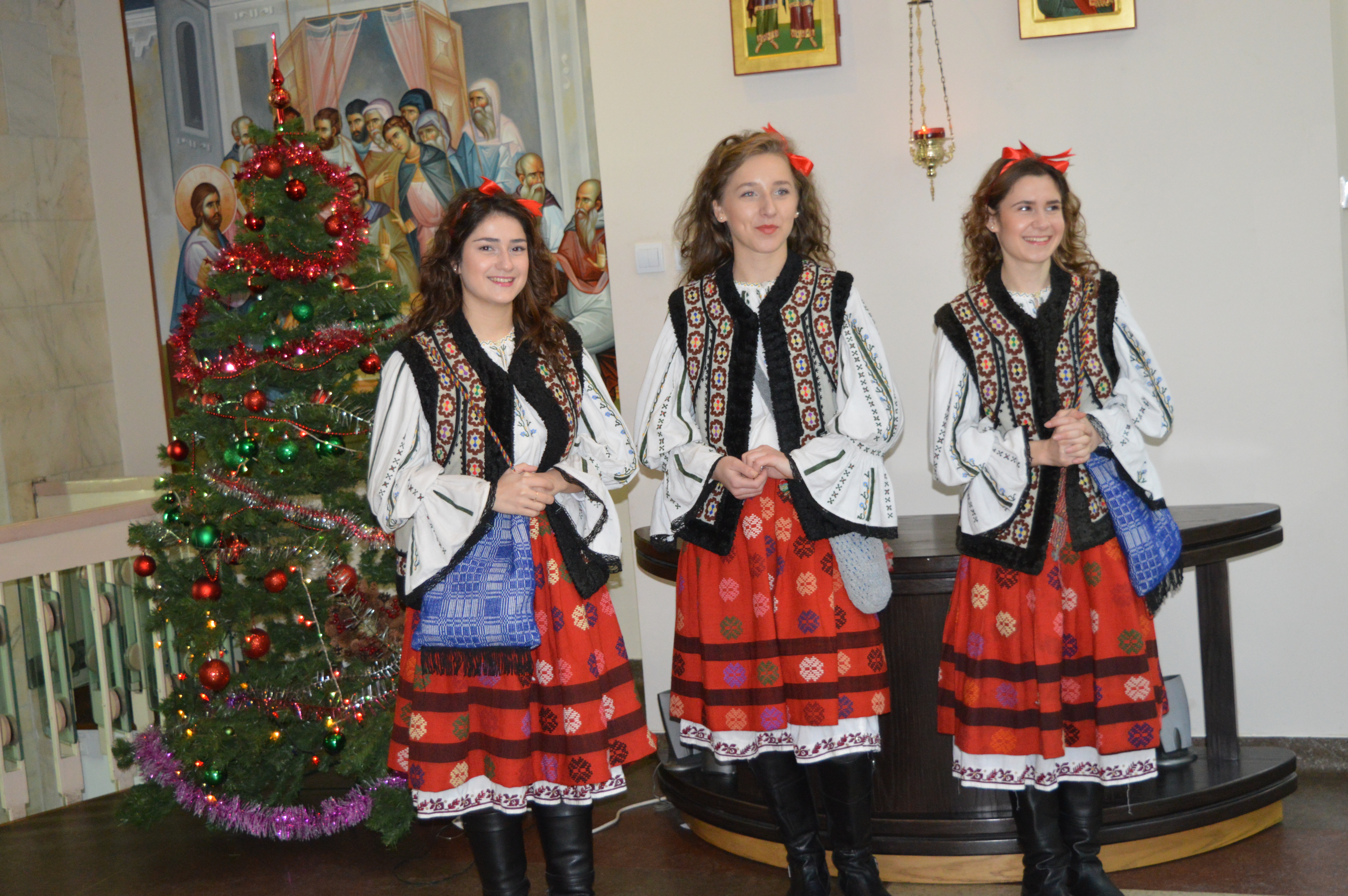 Colindători la Policlinica Providența