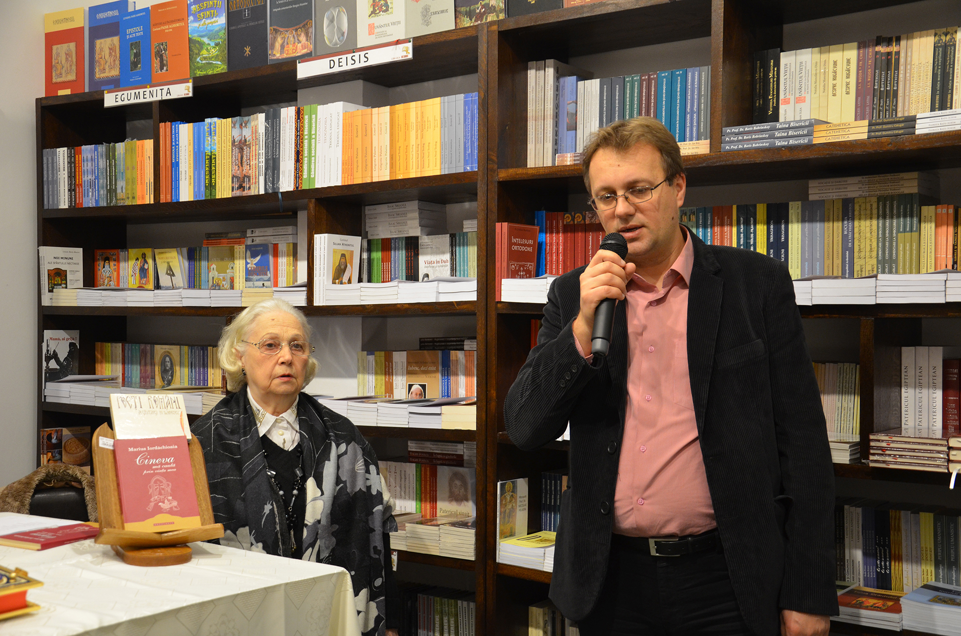 Seara de poezie creştină cu tema „Poeţi români în căutarea lui Dumnezeu“