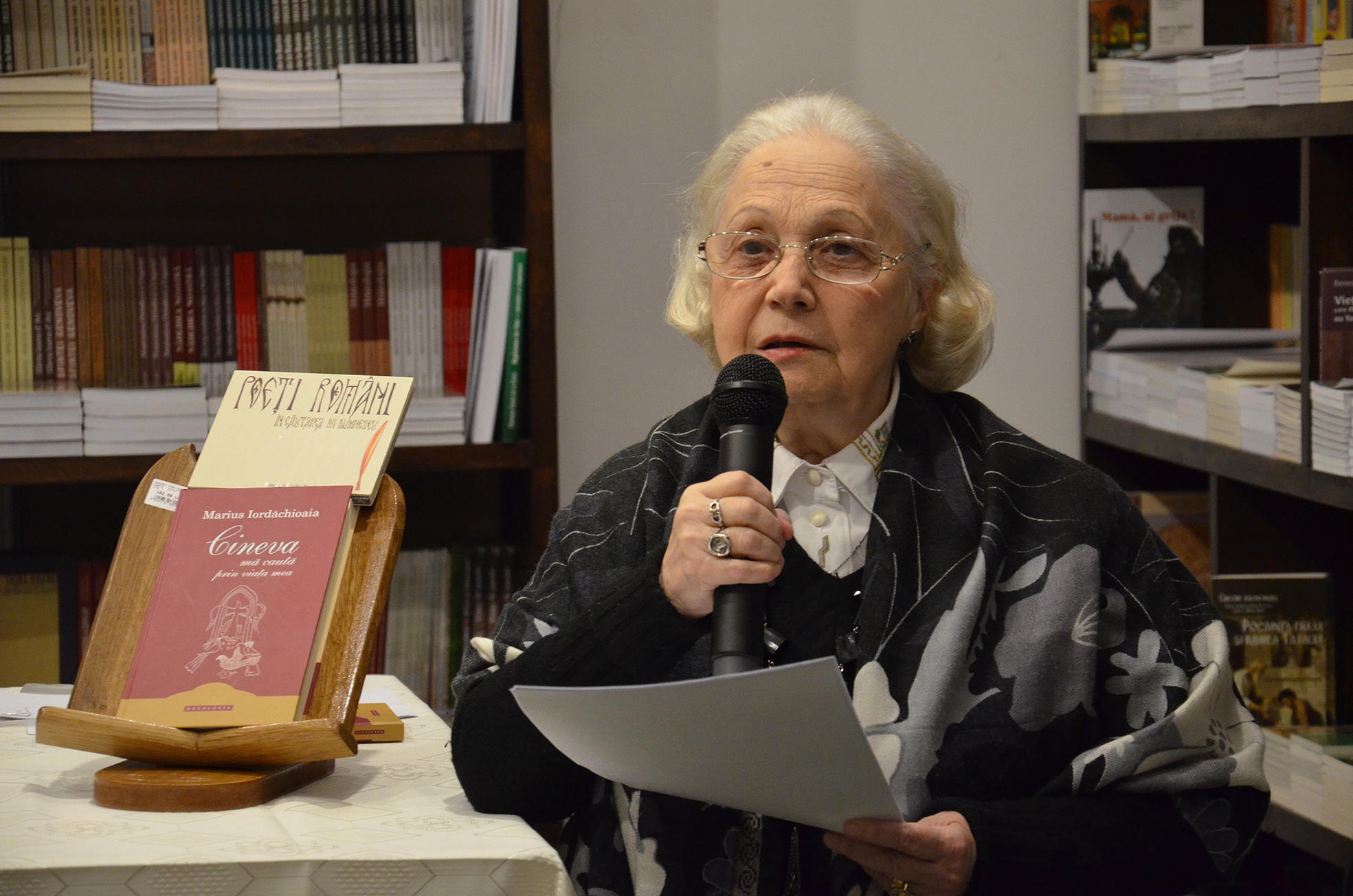 Seara de poezie creştină cu tema „Poeţi români în căutarea lui Dumnezeu“