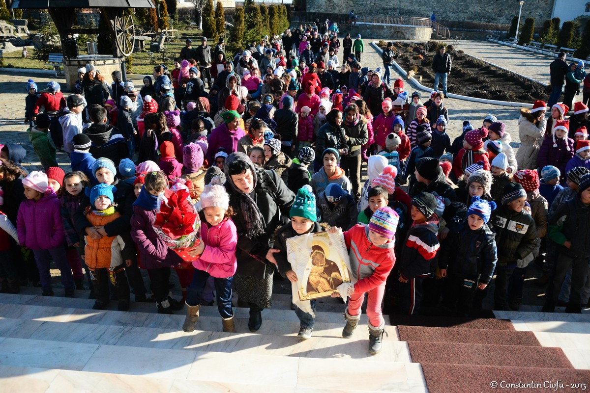 Clipe de bucurie în dealul Hadâmbului Clipe de bucurie în dealul Hadâmbului