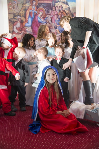 Concert de colinde la Aşezământul de copii ,,Sfântul Ierarh Leontie” din Rădăuţi