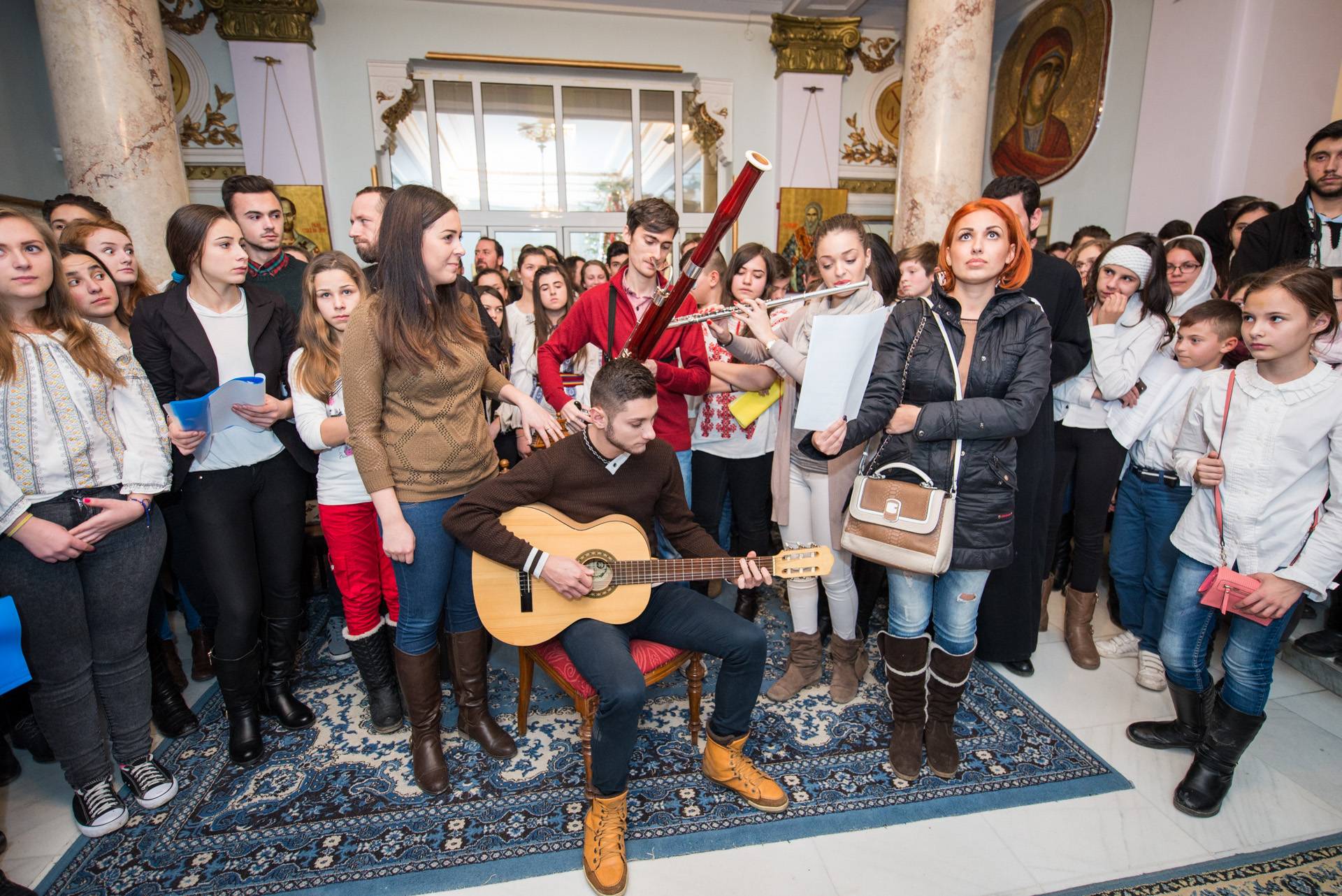 Colindători la Reședința Mitropolitană - Grup vocal-instrumental, Universitatea de Arte „George Enescu”, Iași
