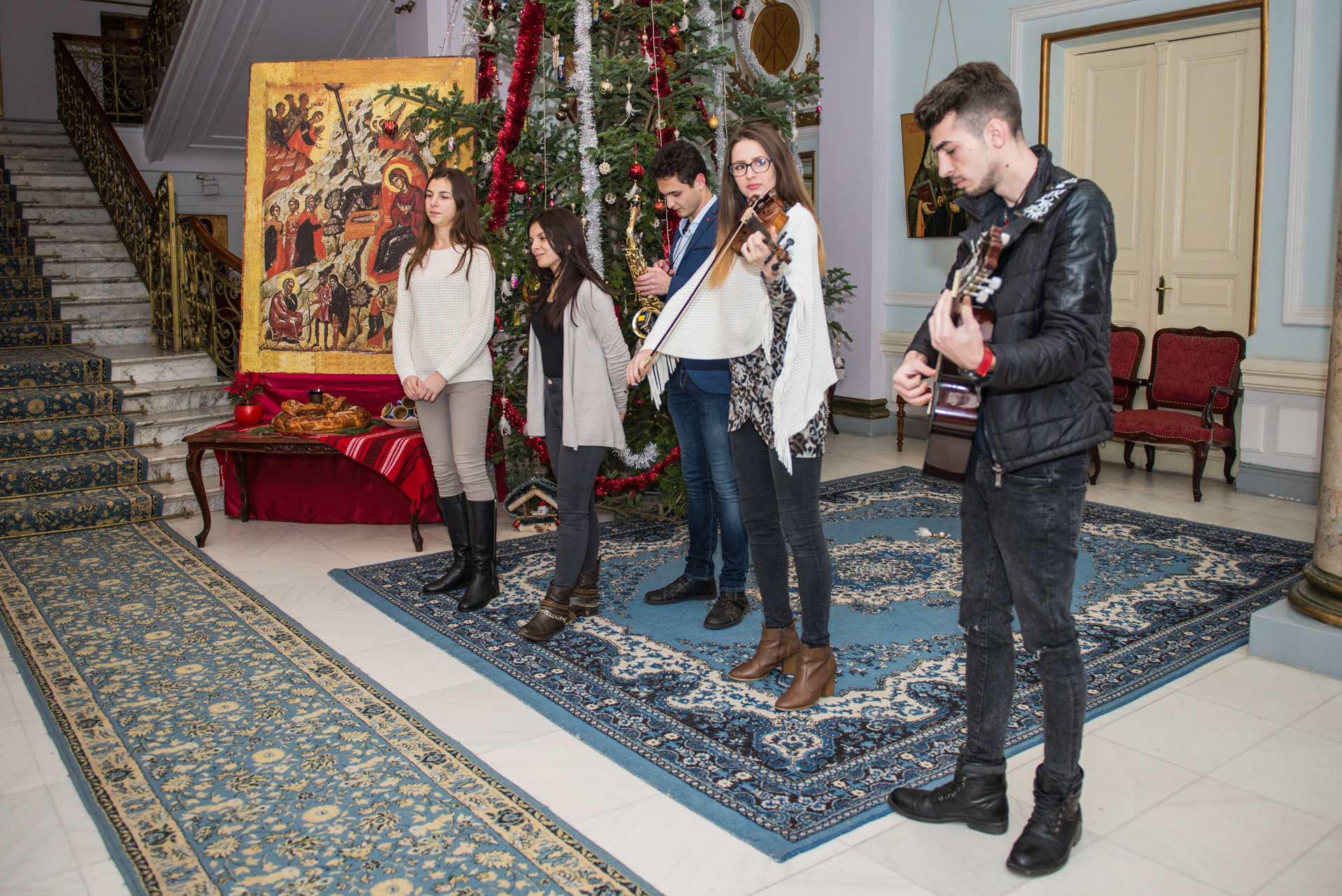 Colindători la Reședința Mitropolitană - Grup vocal-instrumental, Universitatea de Arte „George Enescu”, Iași