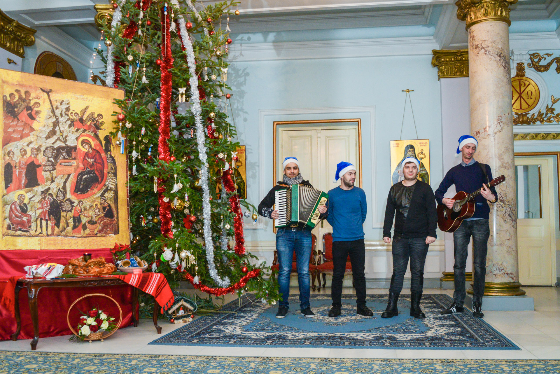 Colindători la Reședința Mitropolitană - Grup vocal-instrumental, Universitatea de Arte, Iași