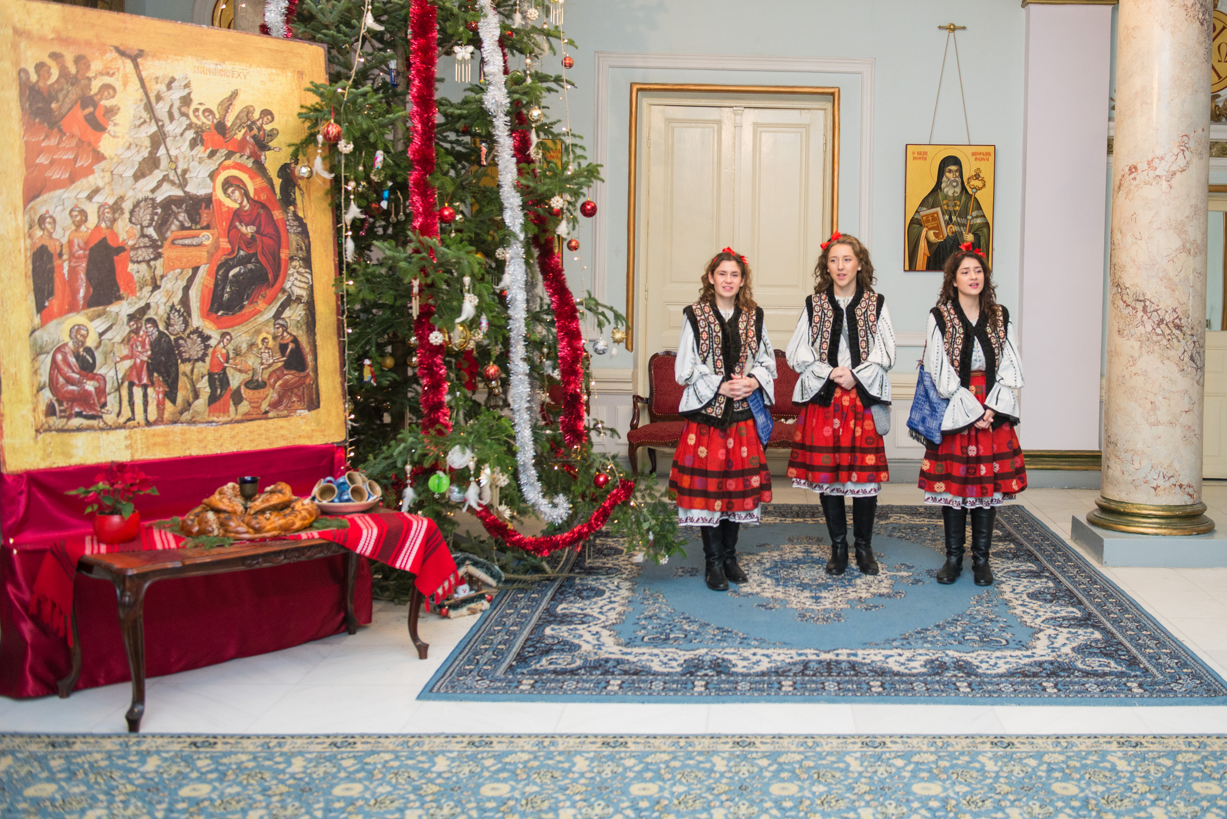 Colindători la Reședința Mitropolitană - Grup vocal de la Colegiul &quot;Octav Băncilă&quot; din Iaşi
