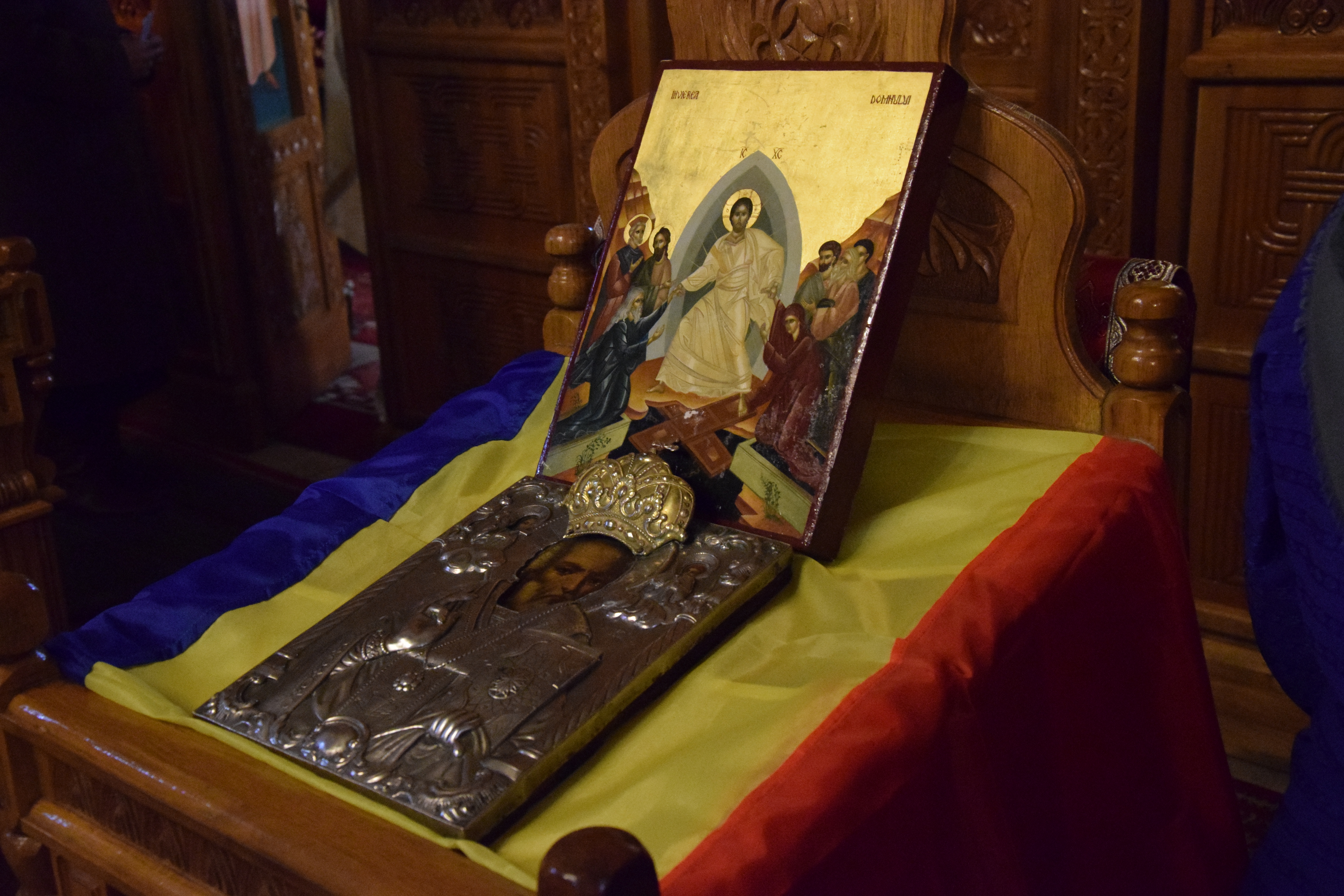 Enoriaşii Parohiei „Sfântul Nicolae“ - Socola şi-au cinstit ocrotitorul împreună cu IPS Mitropolit Teofan