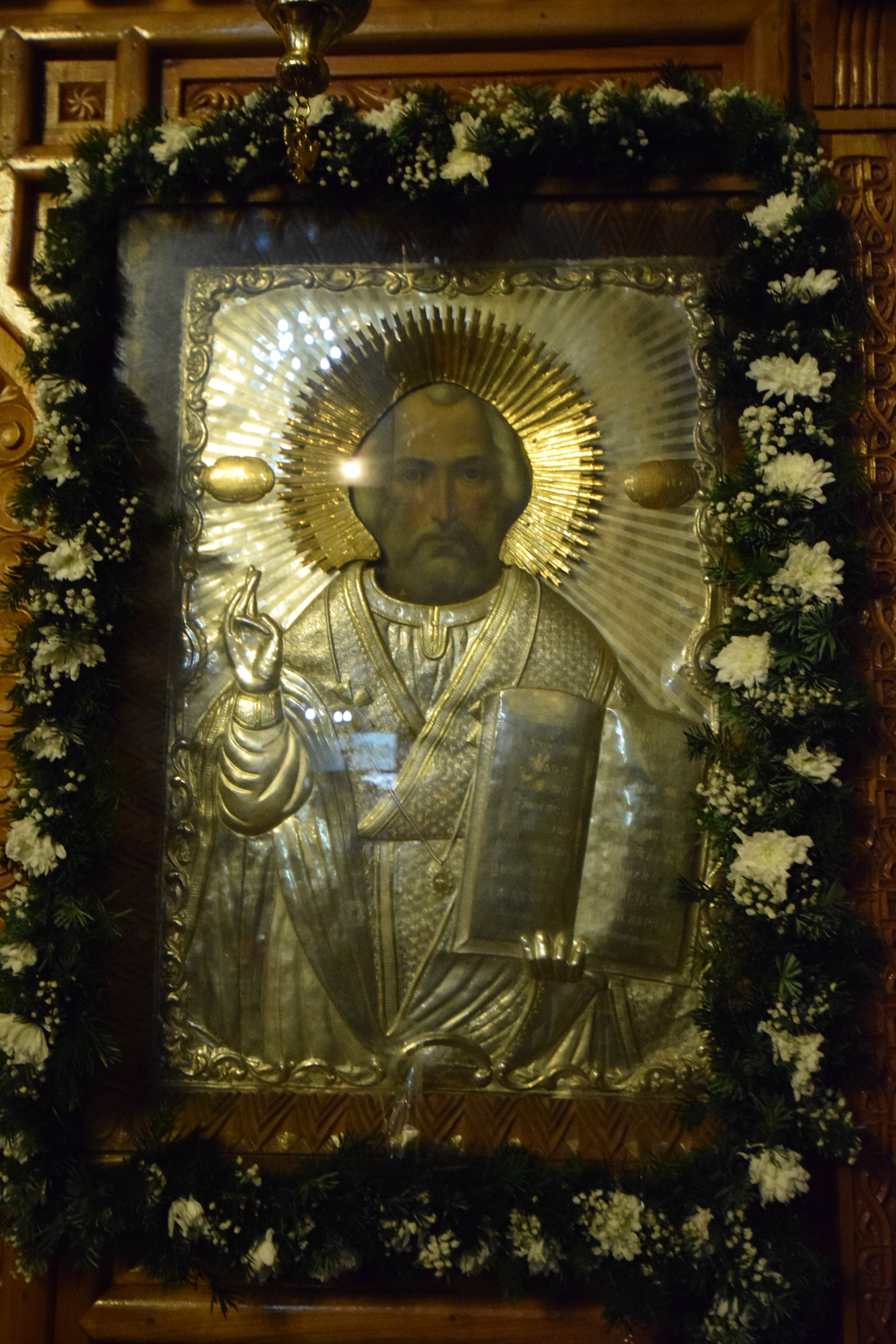 Enoriaşii Parohiei „Sfântul Nicolae“ - Socola şi-au cinstit ocrotitorul împreună cu IPS Mitropolit Teofan