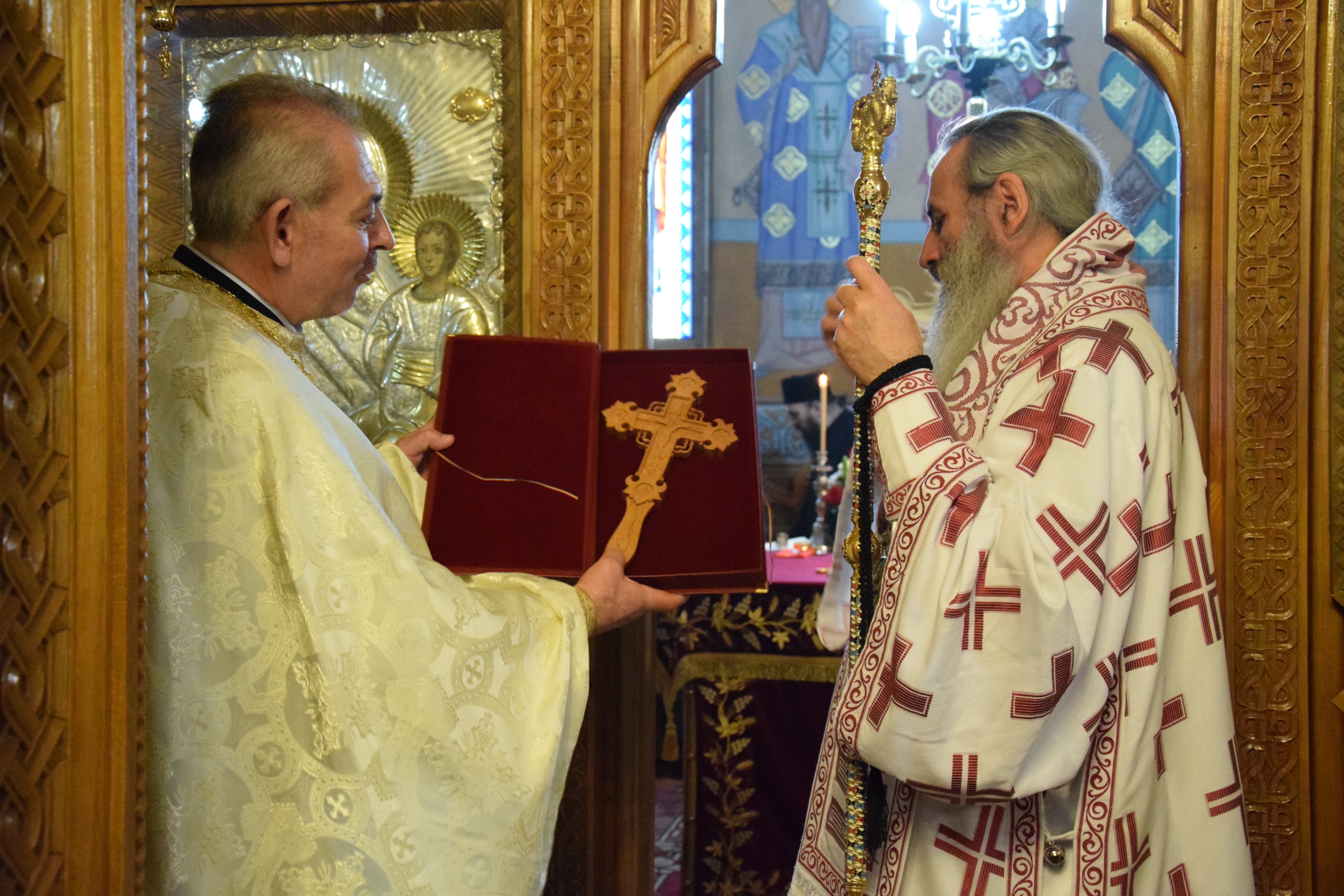 Enoriaşii Parohiei „Sfântul Nicolae“ - Socola şi-au cinstit ocrotitorul împreună cu IPS Mitropolit Teofan