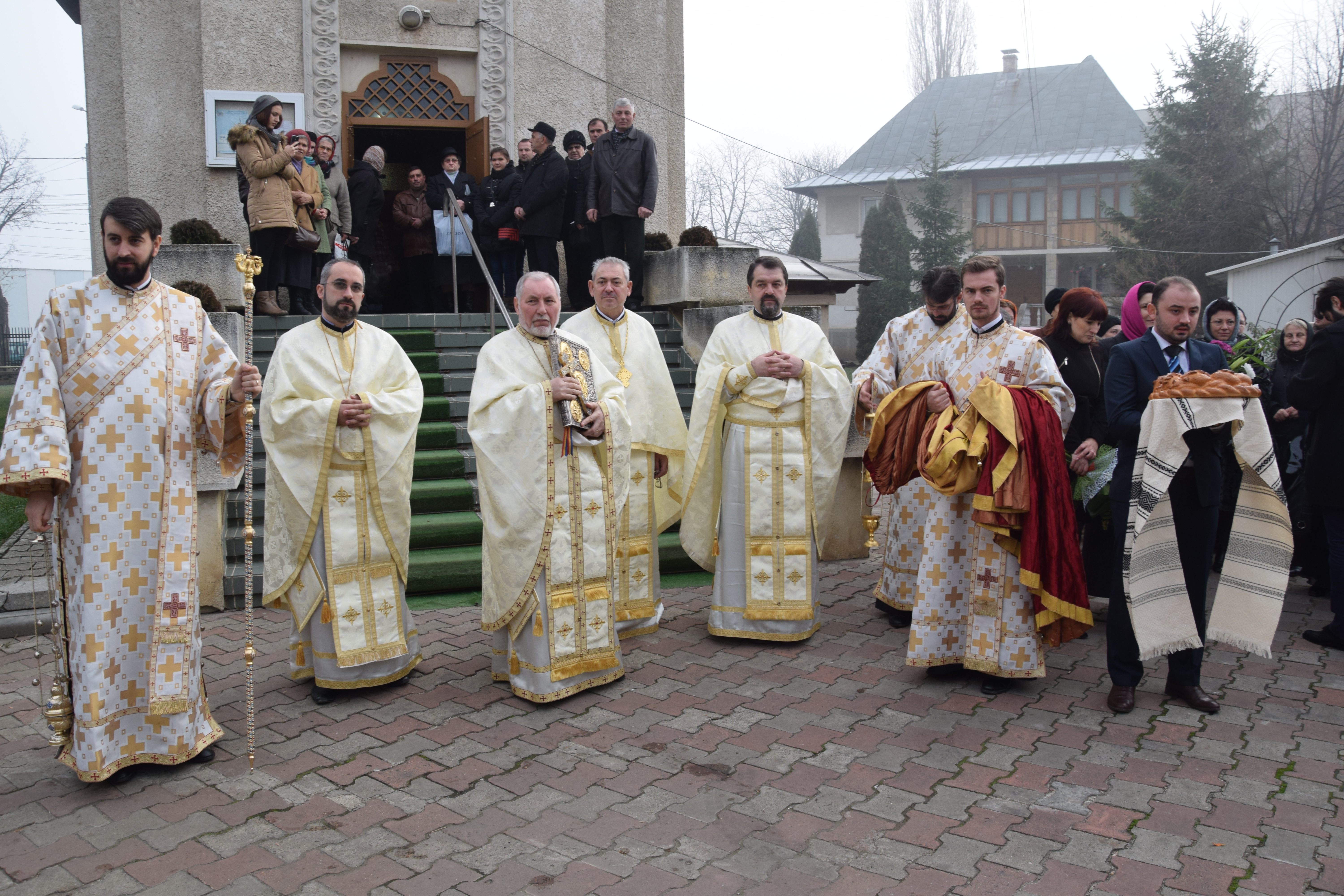 Enoriaşii Parohiei „Sfântul Nicolae“ - Socola şi-au cinstit ocrotitorul împreună cu IPS Mitropolit Teofan