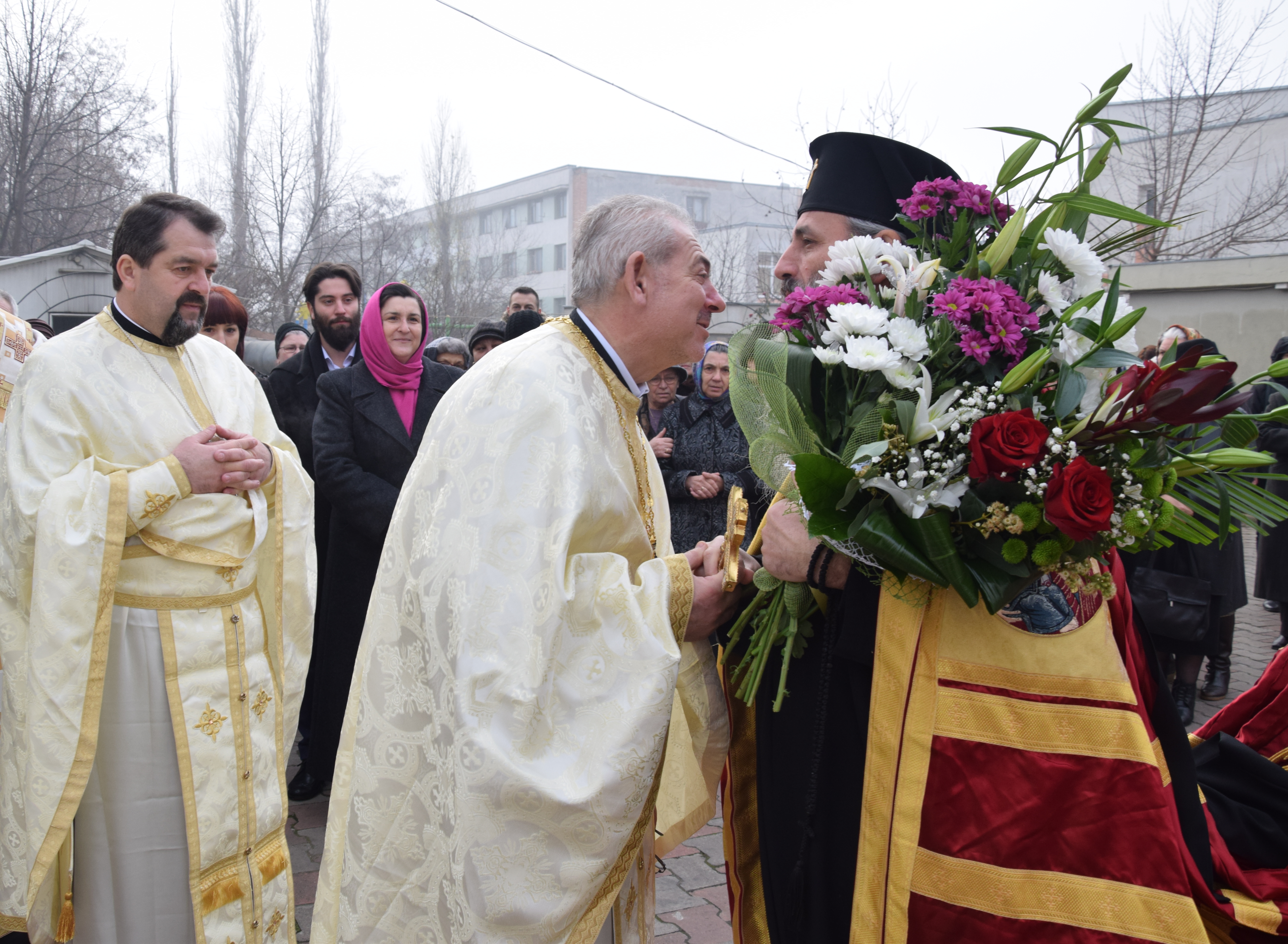 Enoriaşii Parohiei „Sfântul Nicolae“ - Socola şi-au cinstit ocrotitorul împreună cu IPS Mitropolit Teofan