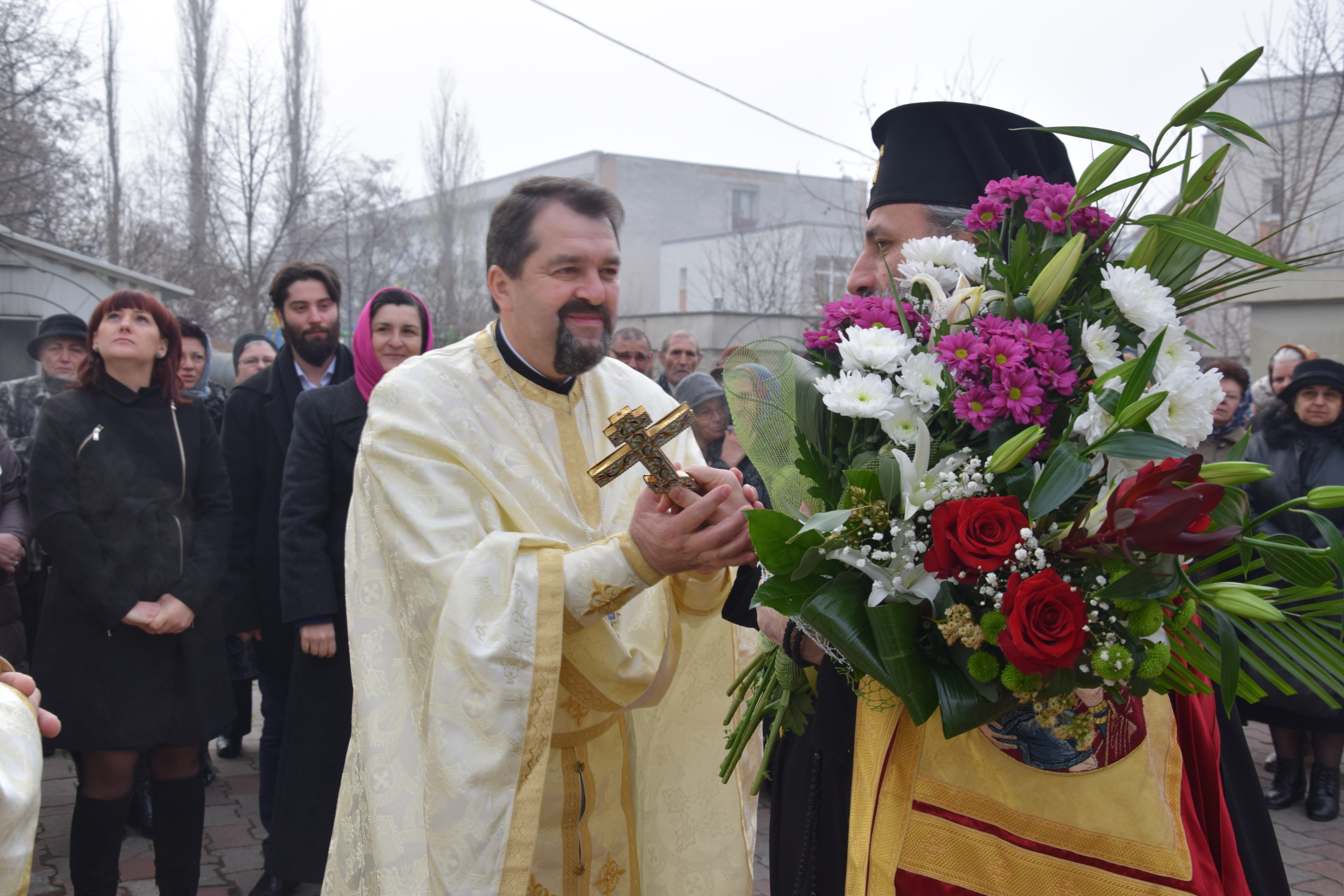 Enoriaşii Parohiei „Sfântul Nicolae“ - Socola şi-au cinstit ocrotitorul împreună cu IPS Mitropolit Teofan