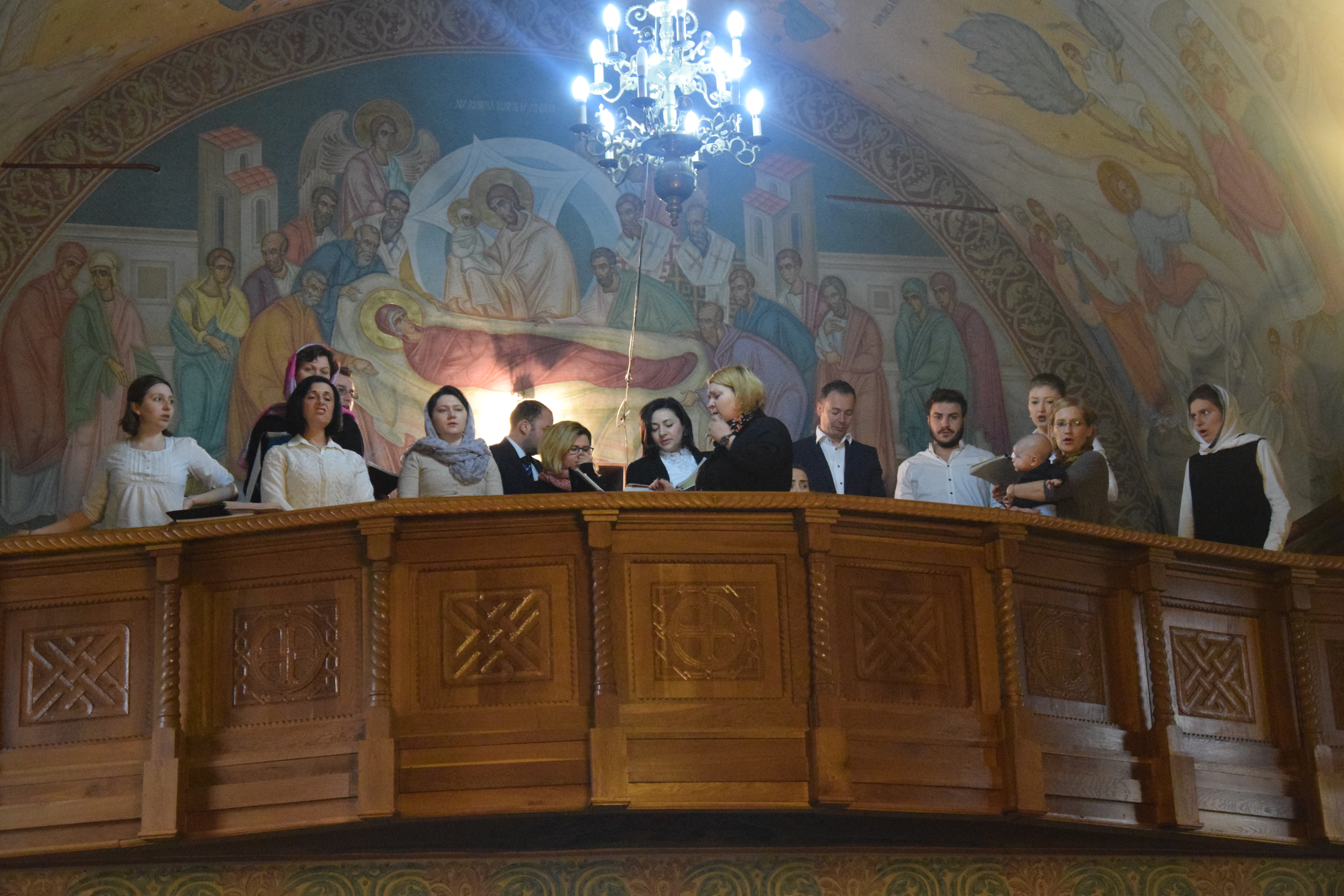 Enoriaşii Parohiei „Sfântul Nicolae“ - Socola şi-au cinstit ocrotitorul împreună cu IPS Mitropolit Teofan