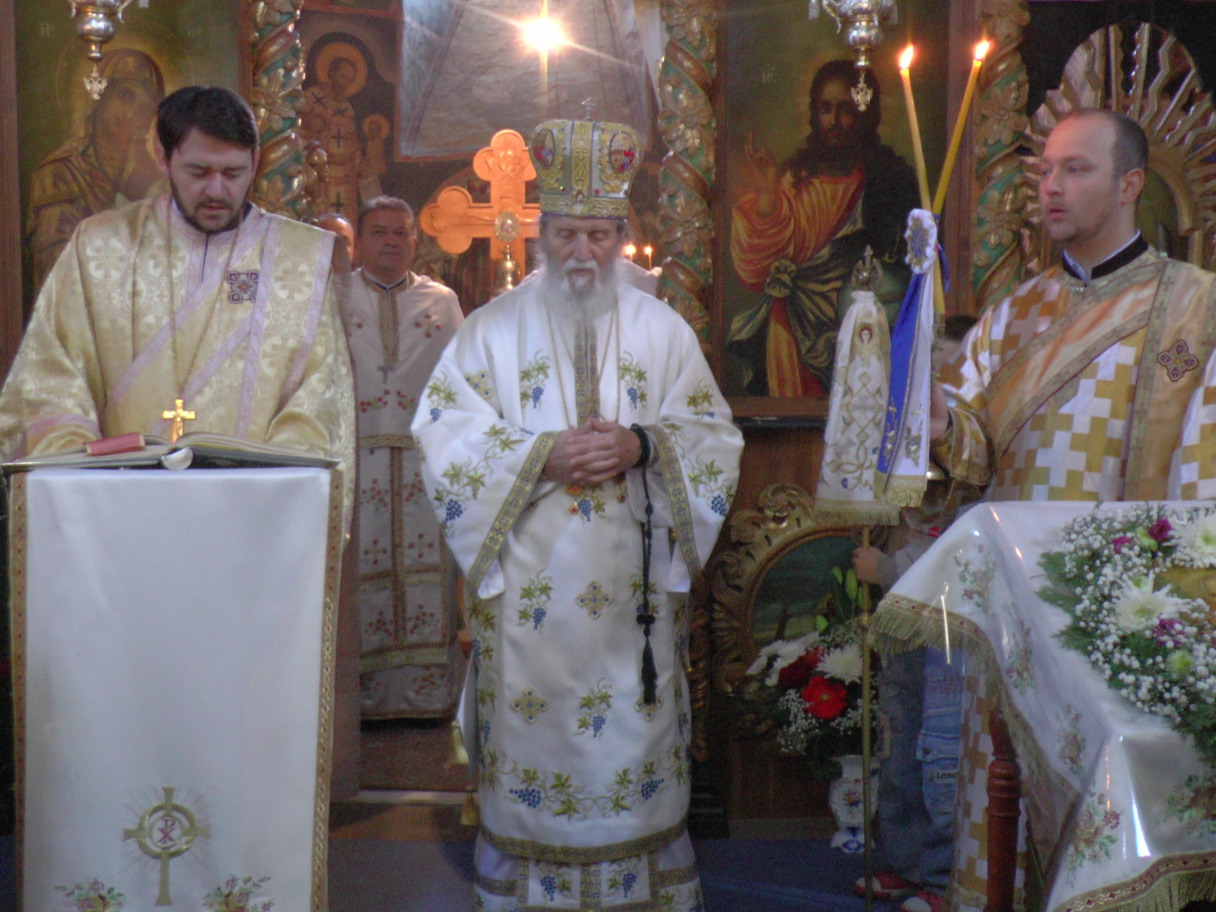 Mănăstirea Probota și-a sărbătorit ocrotitorul Mănăstirea Probota și-a sărbătorit ocrotitorul
