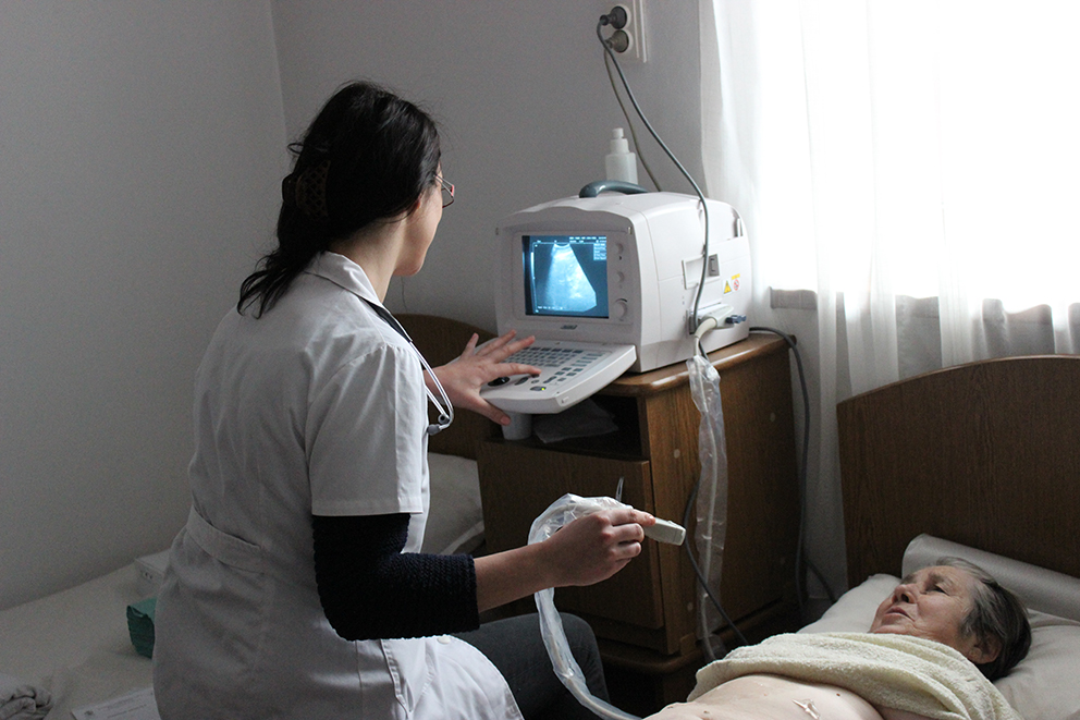 Caravană medicală în prag de sărbătoare