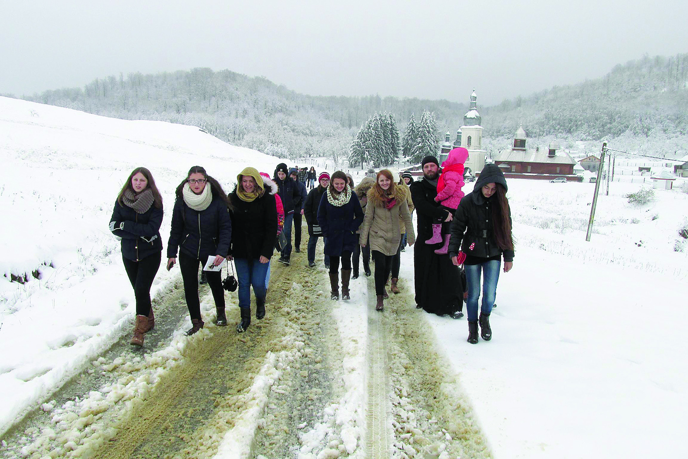 Cu paşii pe pământ şi cu mintea la Cer: ATOR Hârlău în călătorie în pelerinajul comuniunii