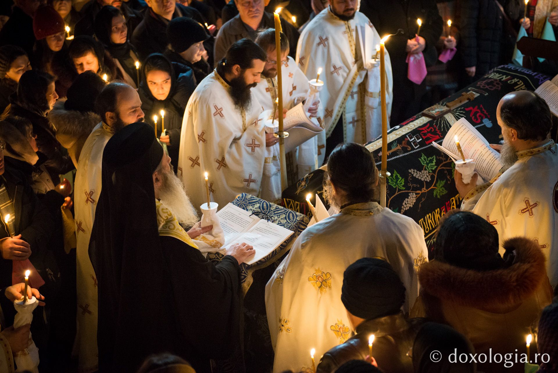 Sâmbătă, 5 decembrie, a fost săvârşită slujba de înmormântare a maicii Rafaela Urdă Sâmbătă, 5 decembrie, a fost săvârşită slujba de înmormântare a maicii Rafaela Urdă
