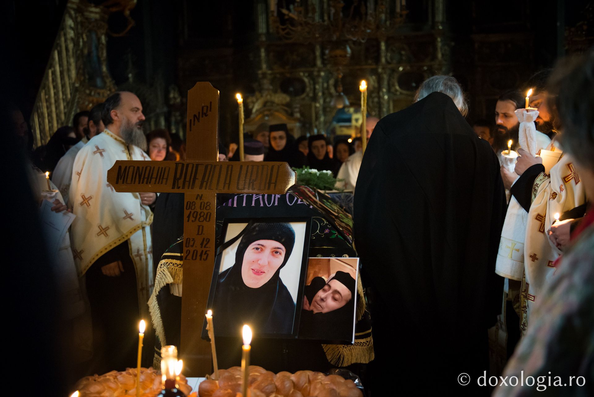 Sâmbătă, 5 decembrie, a fost săvârşită slujba de înmormântare a maicii Rafaela Urdă Sâmbătă, 5 decembrie, a fost săvârşită slujba de înmormântare a maicii Rafaela Urdă