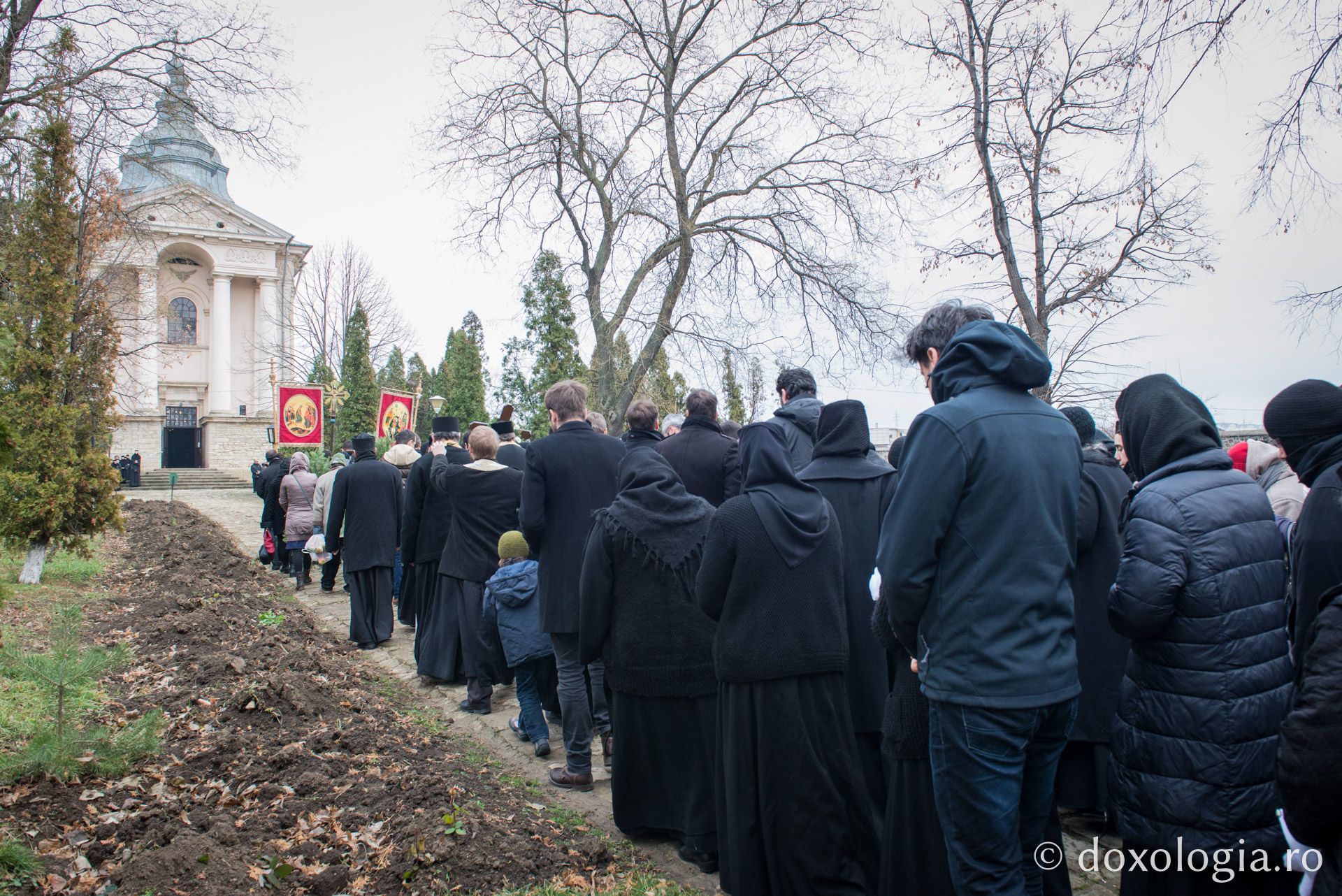 Sâmbătă, 5 decembrie, a fost săvârşită slujba de înmormântare a maicii Rafaela Urdă Sâmbătă, 5 decembrie, a fost săvârşită slujba de înmormântare a maicii Rafaela Urdă