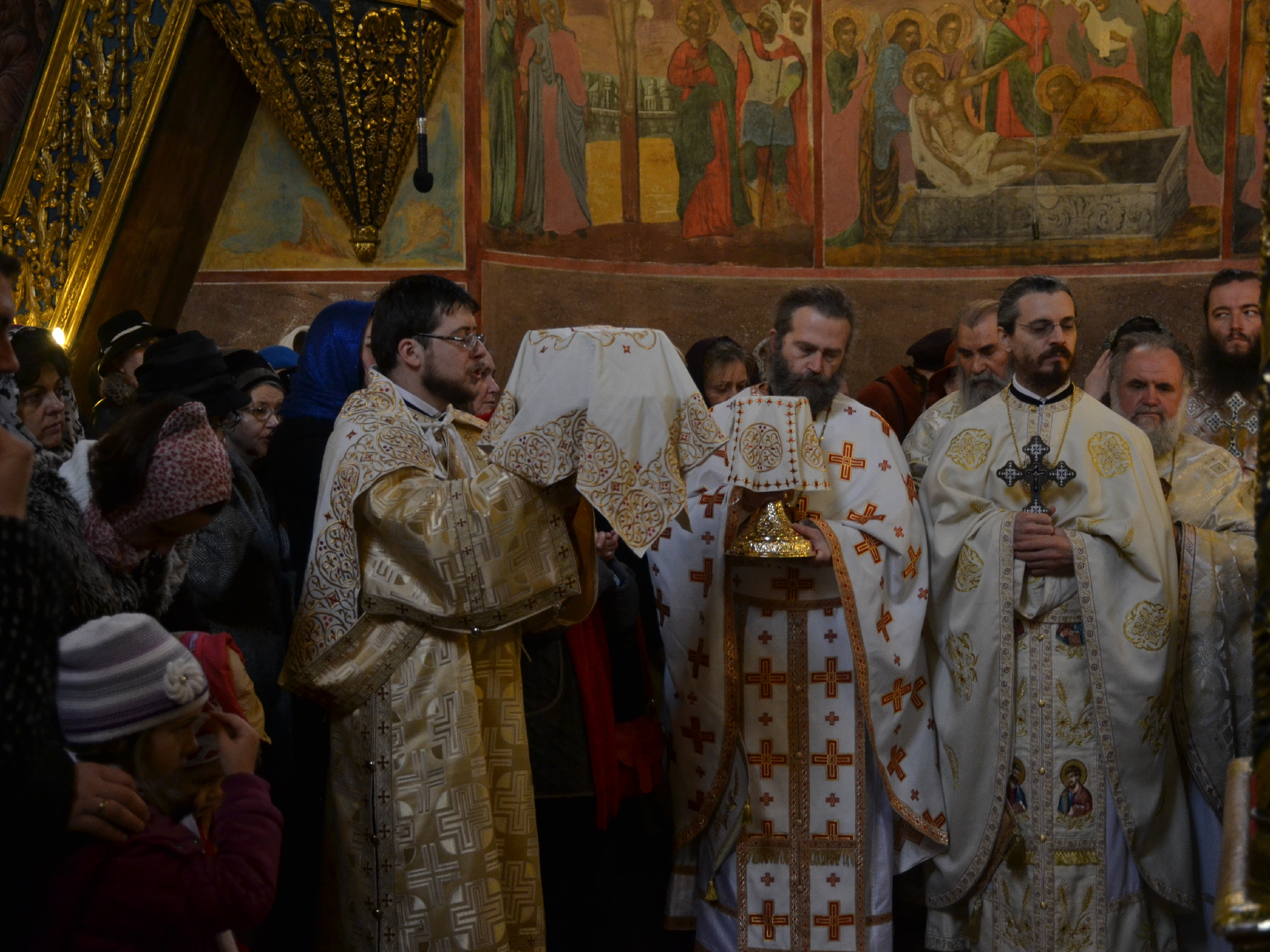 IPS Mitropolit Teofan a slujit Sfânta Liturghie la Mănăstirea Golia