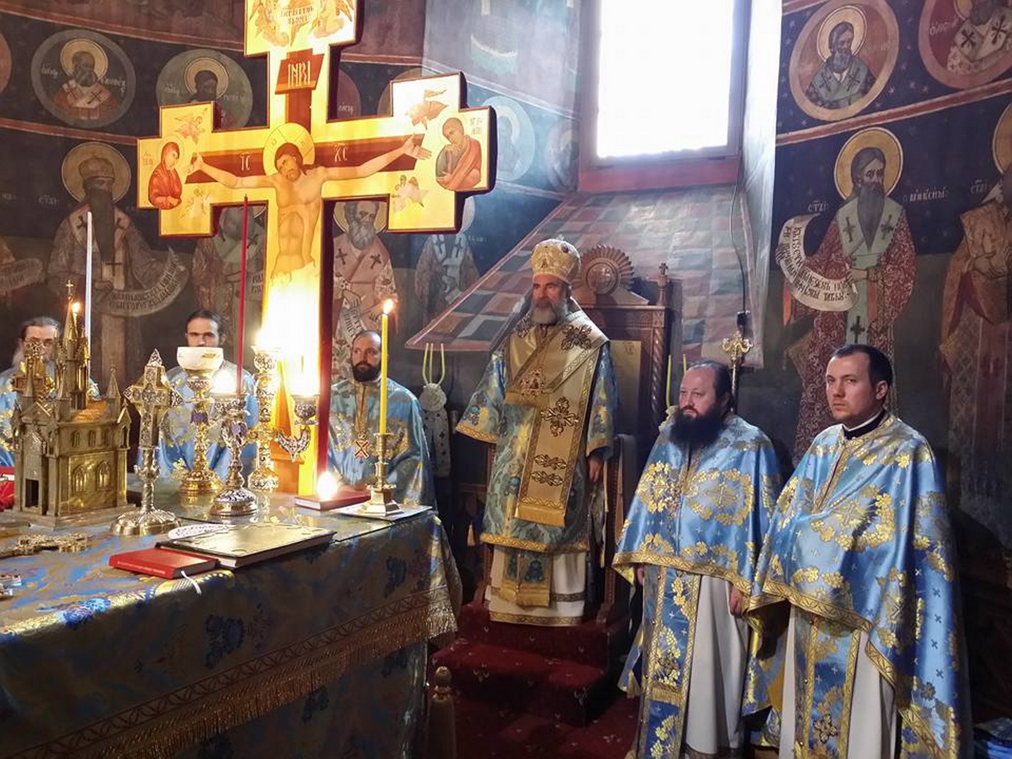 Naşterea Domnului, la Catedrala Arhiepiscopală din Roman Naşterea Domnului, la Catedrala Arhiepiscopală din Roman