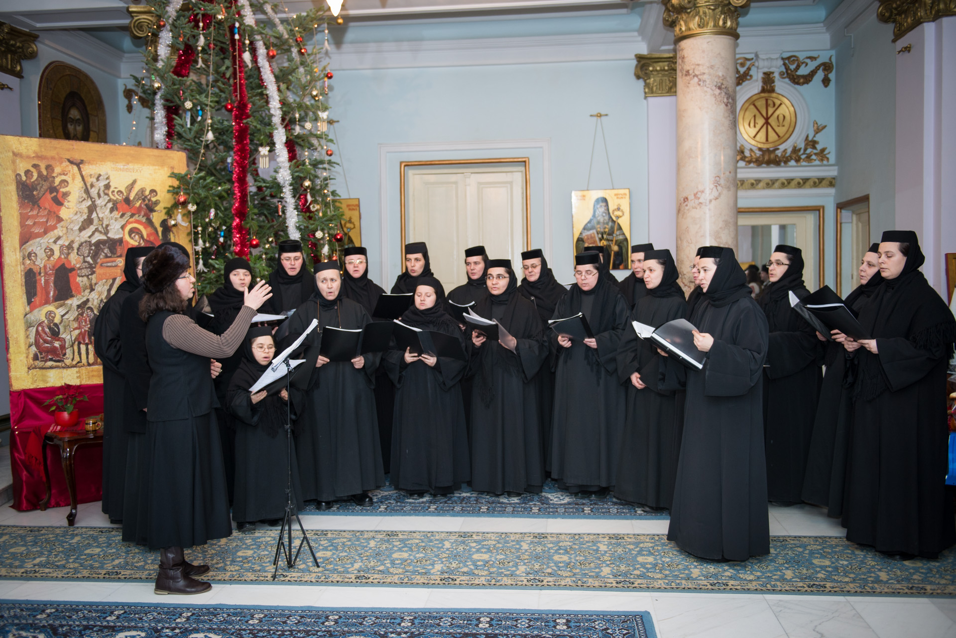 Colindători la Reședința Mitropolitană - Corul maicilor de la mănăstirile Galata, Frumoasa și „Sfinții Atanasie și Chiril” din Copou