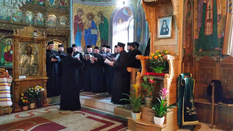 Corala preoțească a Protopopiatului Iași III a cântat „colindul sfânt și bun”