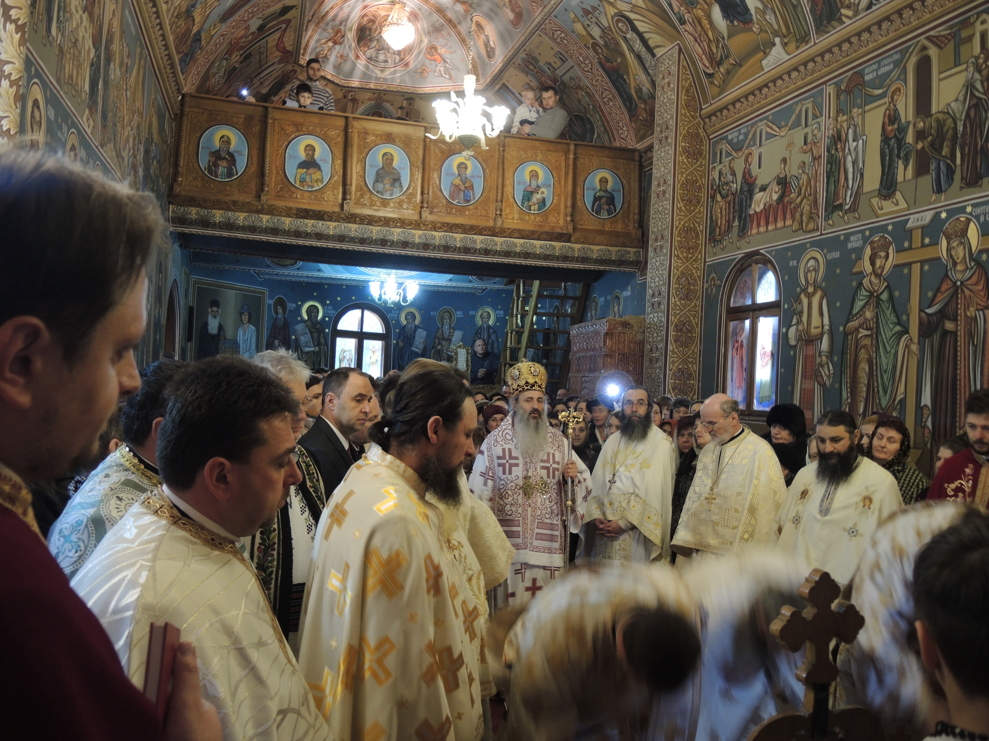Liturghie arhierească și hirotesie de stareț, la Mănăstirea „Sfânta Cruce” din județul Neamț Liturghie arhierească și hirotesie de stareț, la Mănăstirea „Sfânta Cruce” din județul Neamț