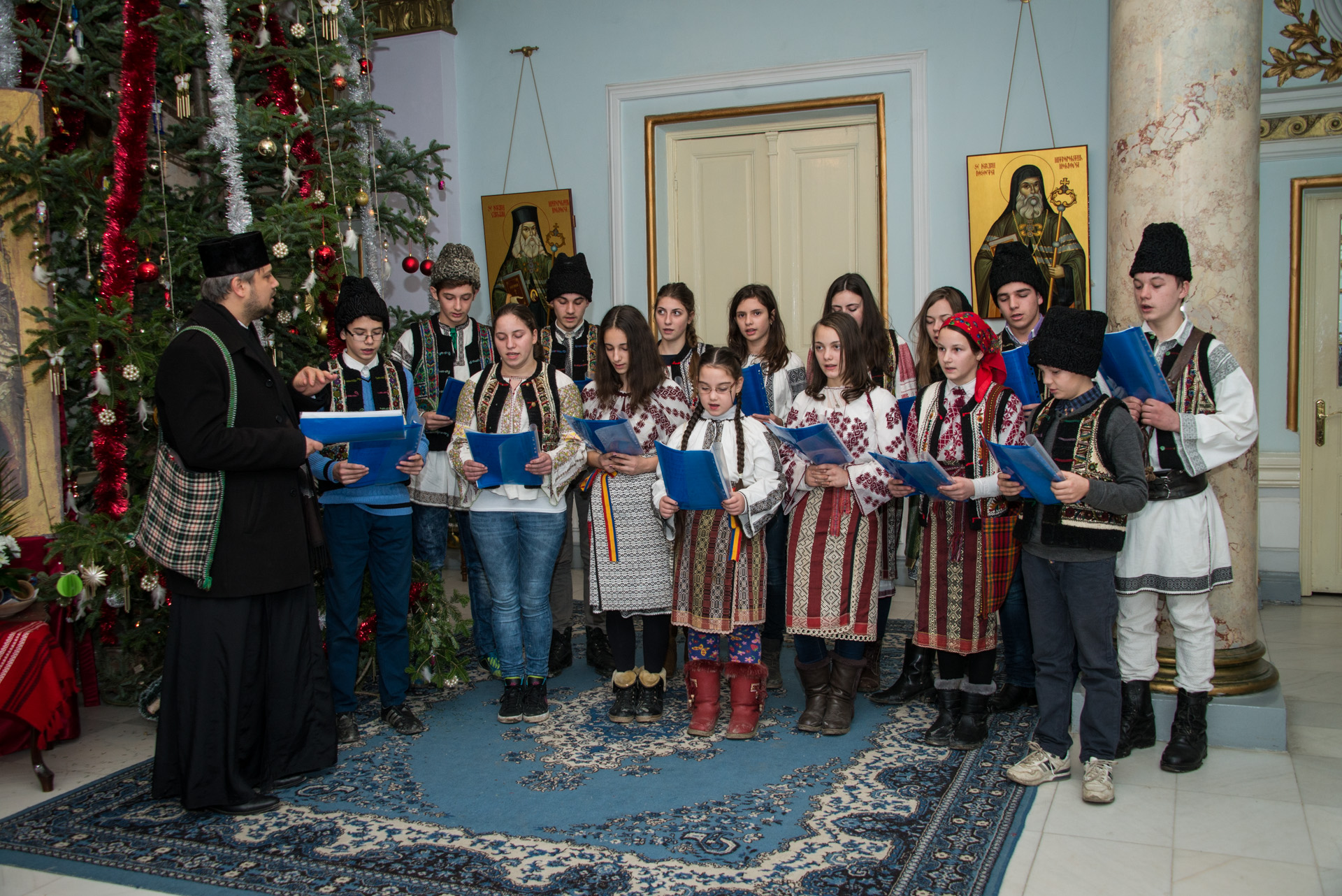 Colindători la Reședința Mitropolitană - Parohia Galu, Neamț