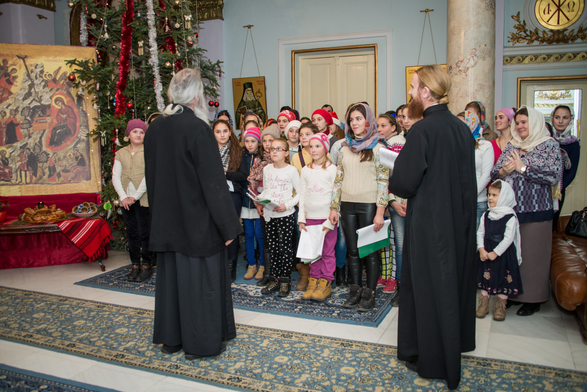 Colindători la Reședința Mitropolitană - parohia Liteni