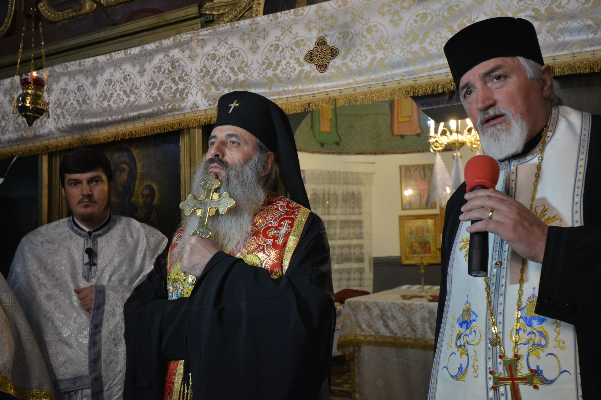 Foto: Bogdan Zamfirescu Sfințire de casă parohială la Tătăruși