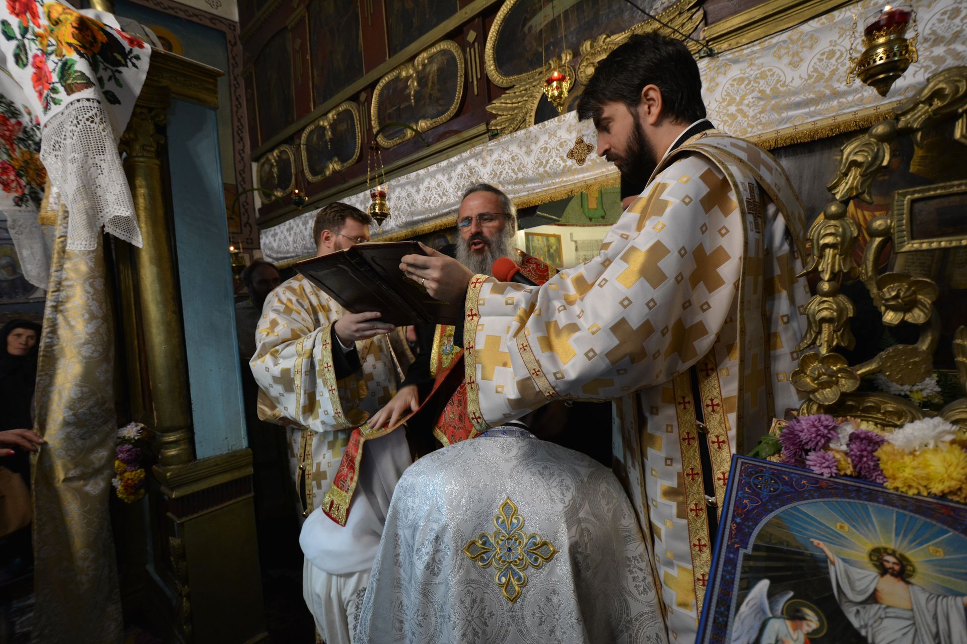 Foto: Bogdan Zamfirescu Sfințire de casă parohială la Tătăruși
