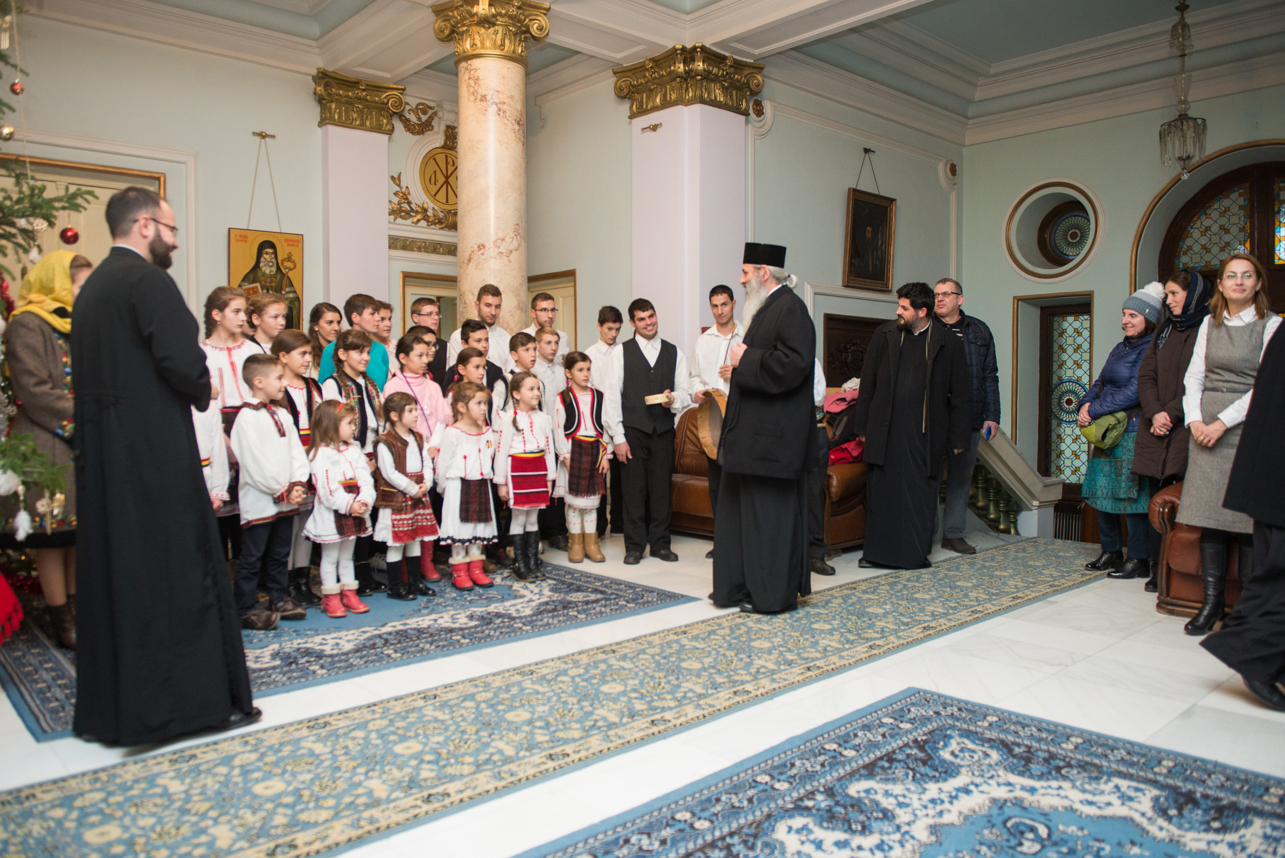 Colindători la Reședința Mitropolitană - Parohia Zvoroneşti, Neamţ