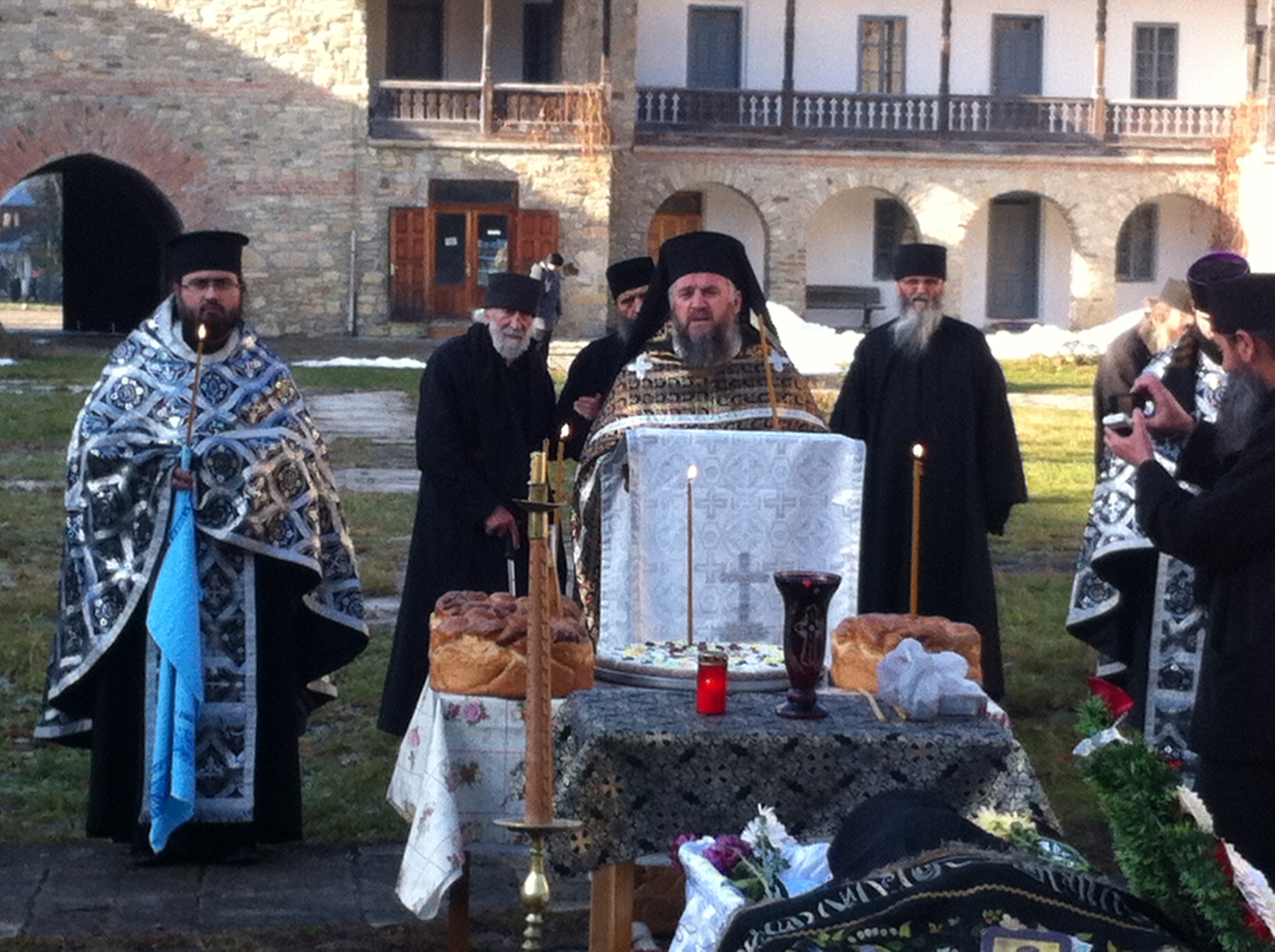 Părintele Ioanichie, monah ascultător şi devotat mănăstirii