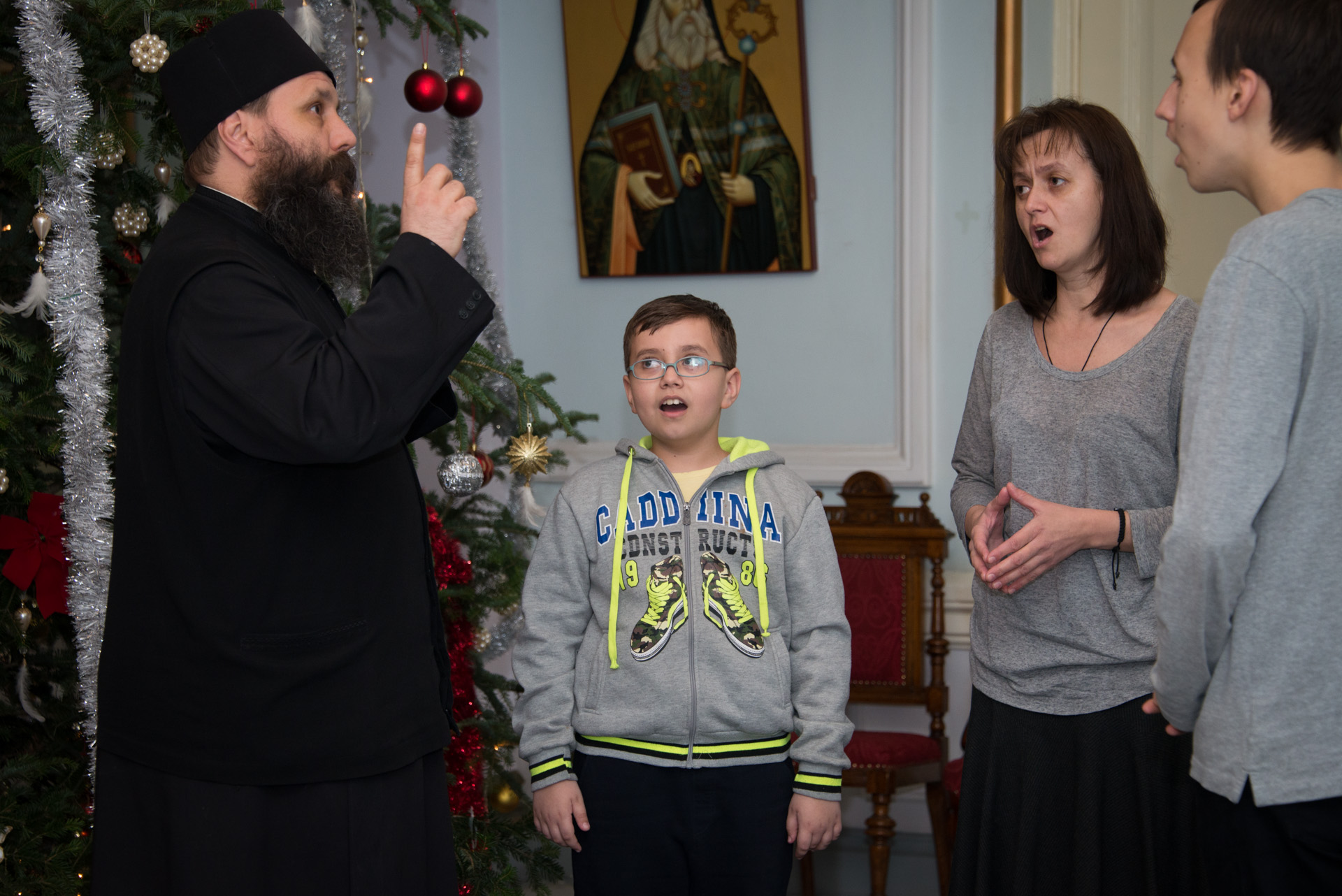 Colindători la Reședința Mitropolitană - preotul Constantin Ipatov cu familia