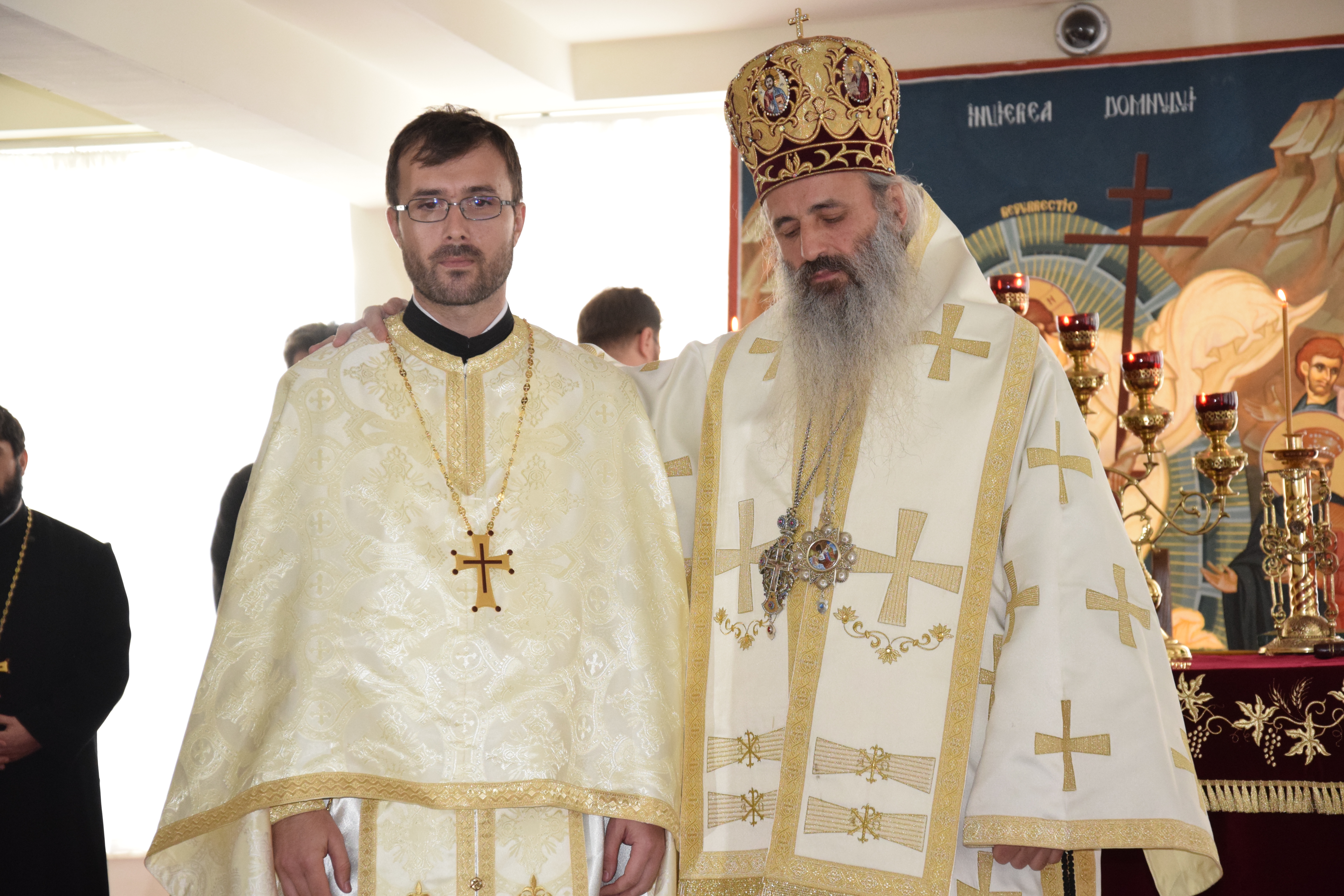 Părintele protopop Marius Daniel Profir, alături de IPS Părinte Mitropolit Teofan/ Foto: Tudorel Rusu Părintele Marius Daniel Profir, noul proiereu al Protopopiatului Iași 2